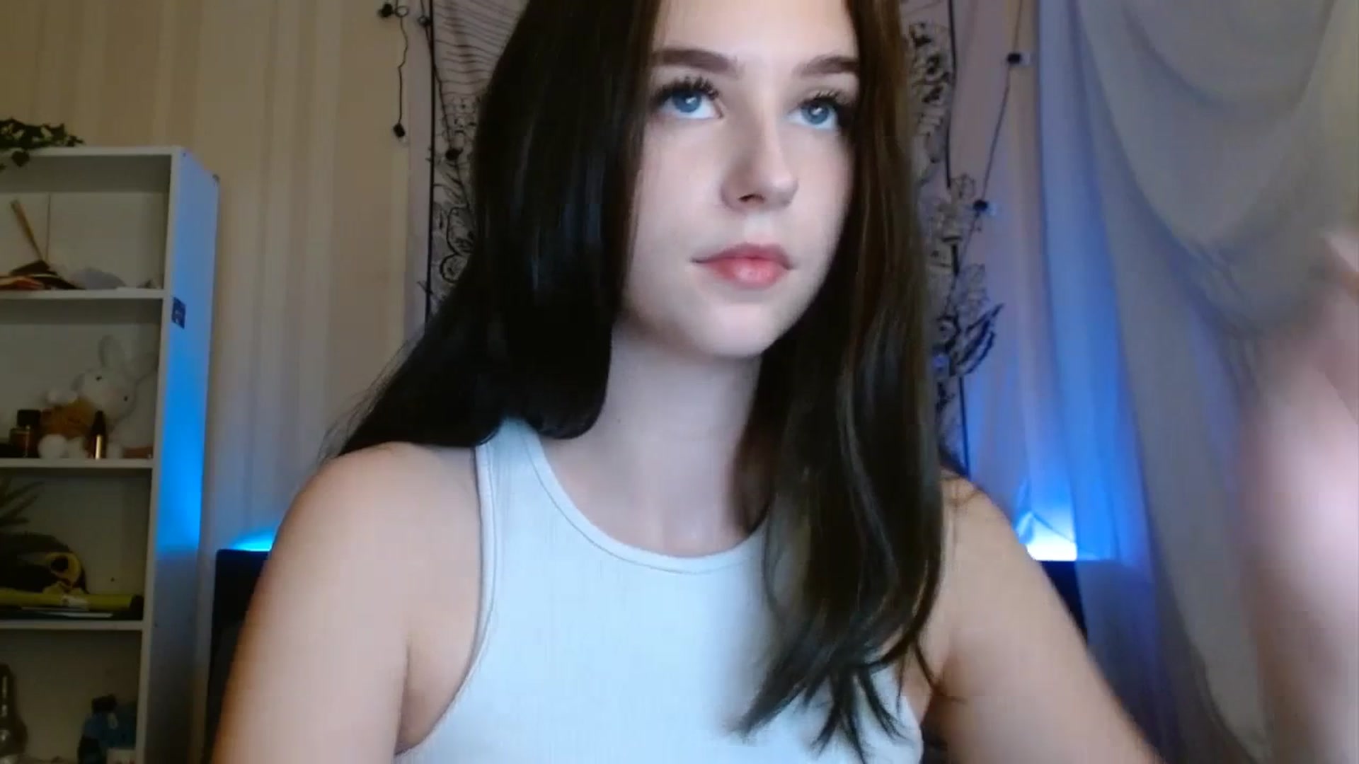 Gallery image thumbnail from ElsieF_'s myfreecams stream on, 10/23/2023, 15:19 image 18 of 20