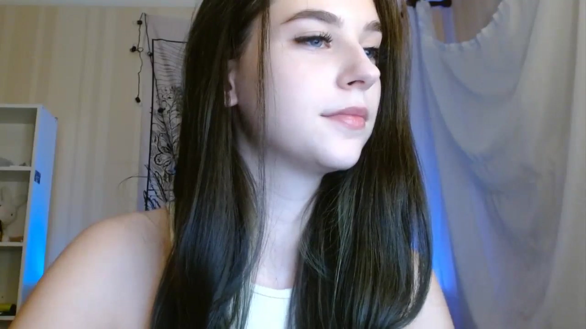 Gallery image thumbnail from ElsieF_'s myfreecams stream on, 10/23/2023, 15:19 image 15 of 20