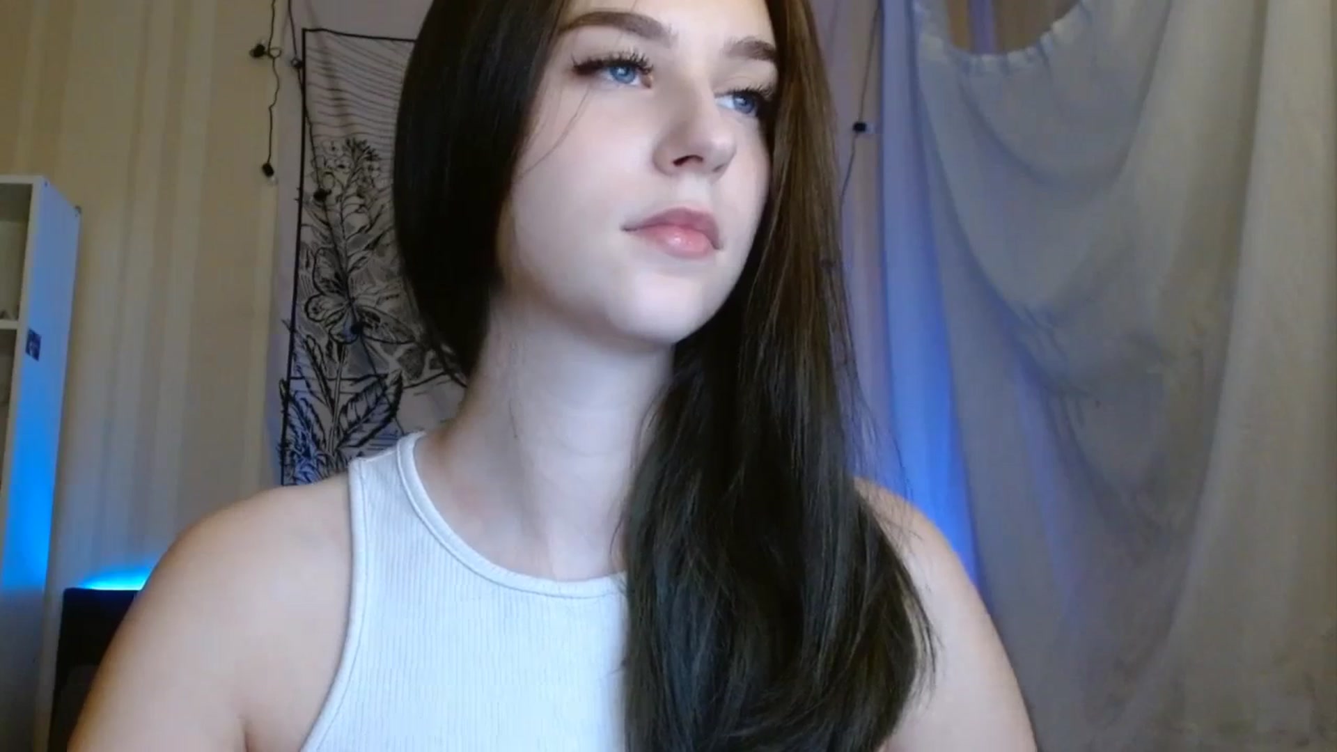 Gallery image thumbnail from ElsieF_'s myfreecams stream on, 10/23/2023, 15:19 image 6 of 20