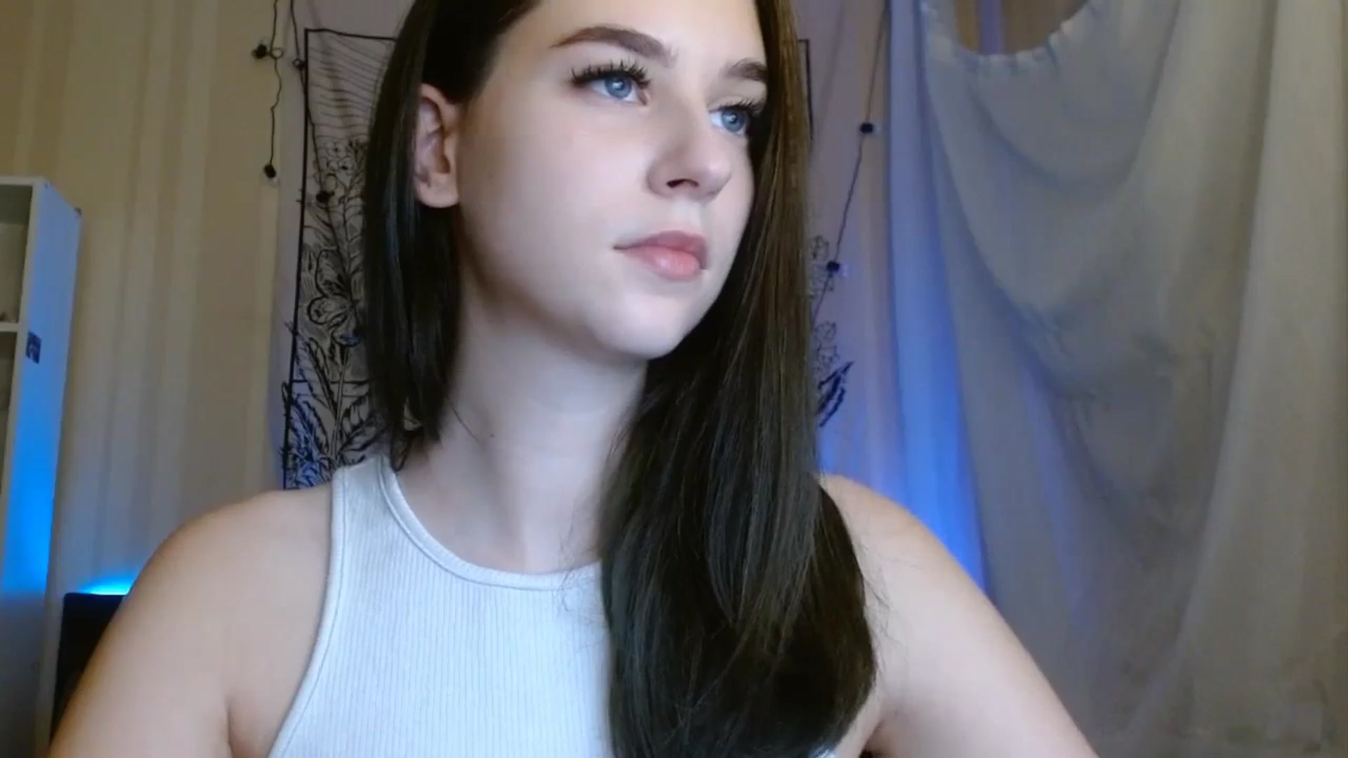 Gallery image thumbnail from ElsieF_'s myfreecams stream on, 10/23/2023, 15:19 image 10 of 20