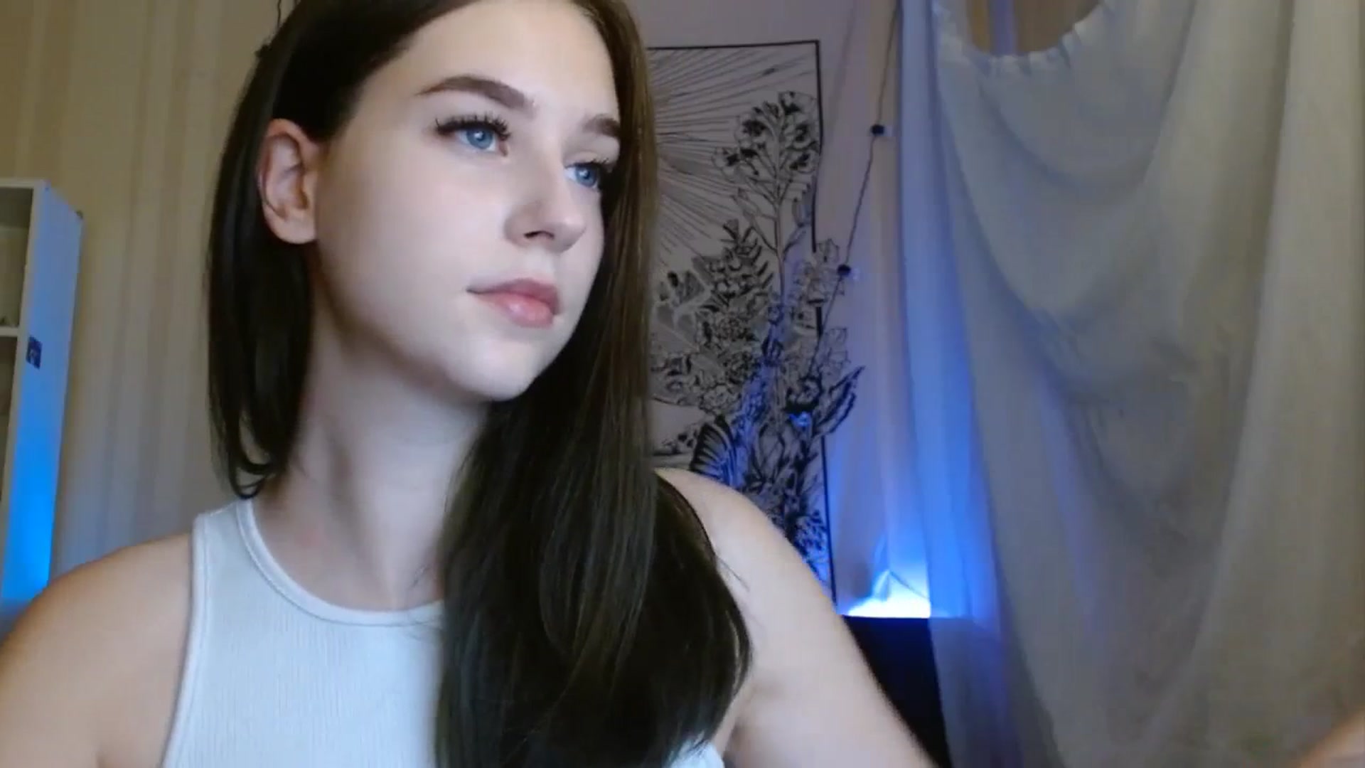 Gallery image thumbnail from ElsieF_'s myfreecams stream on, 10/23/2023, 15:19 image 7 of 20
