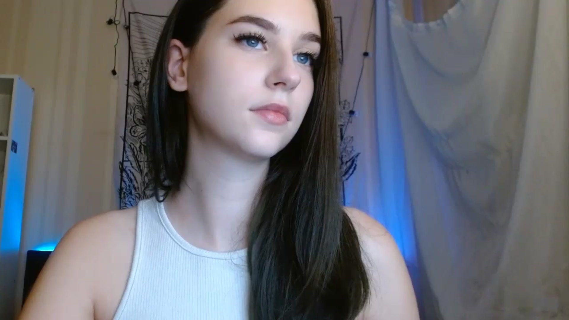 Gallery image thumbnail from ElsieF_'s myfreecams stream on, 10/23/2023, 15:19 image 8 of 20