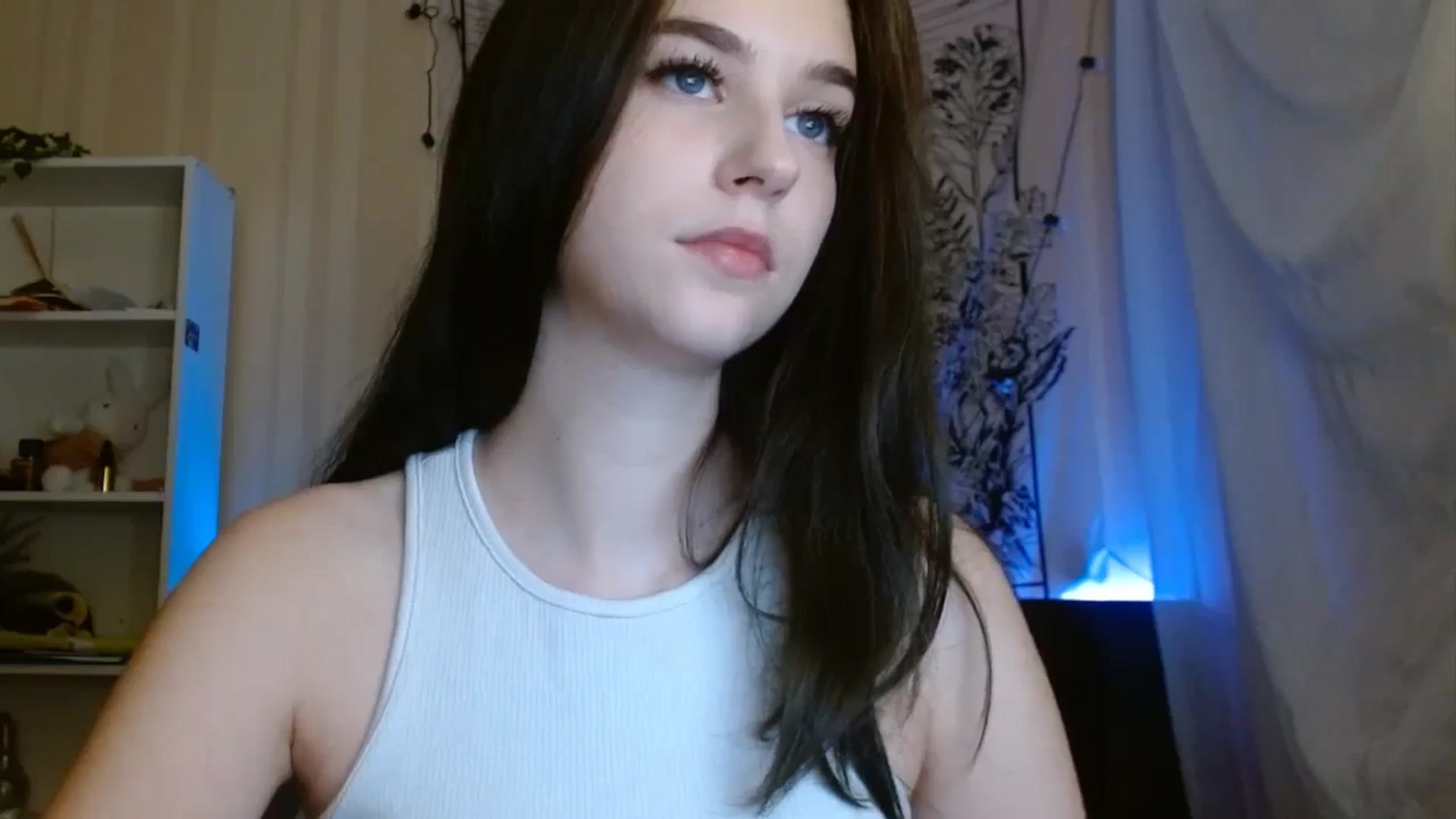 Gallery image thumbnail from ElsieF_'s myfreecams stream on, 10/23/2023, 15:19 image 17 of 20