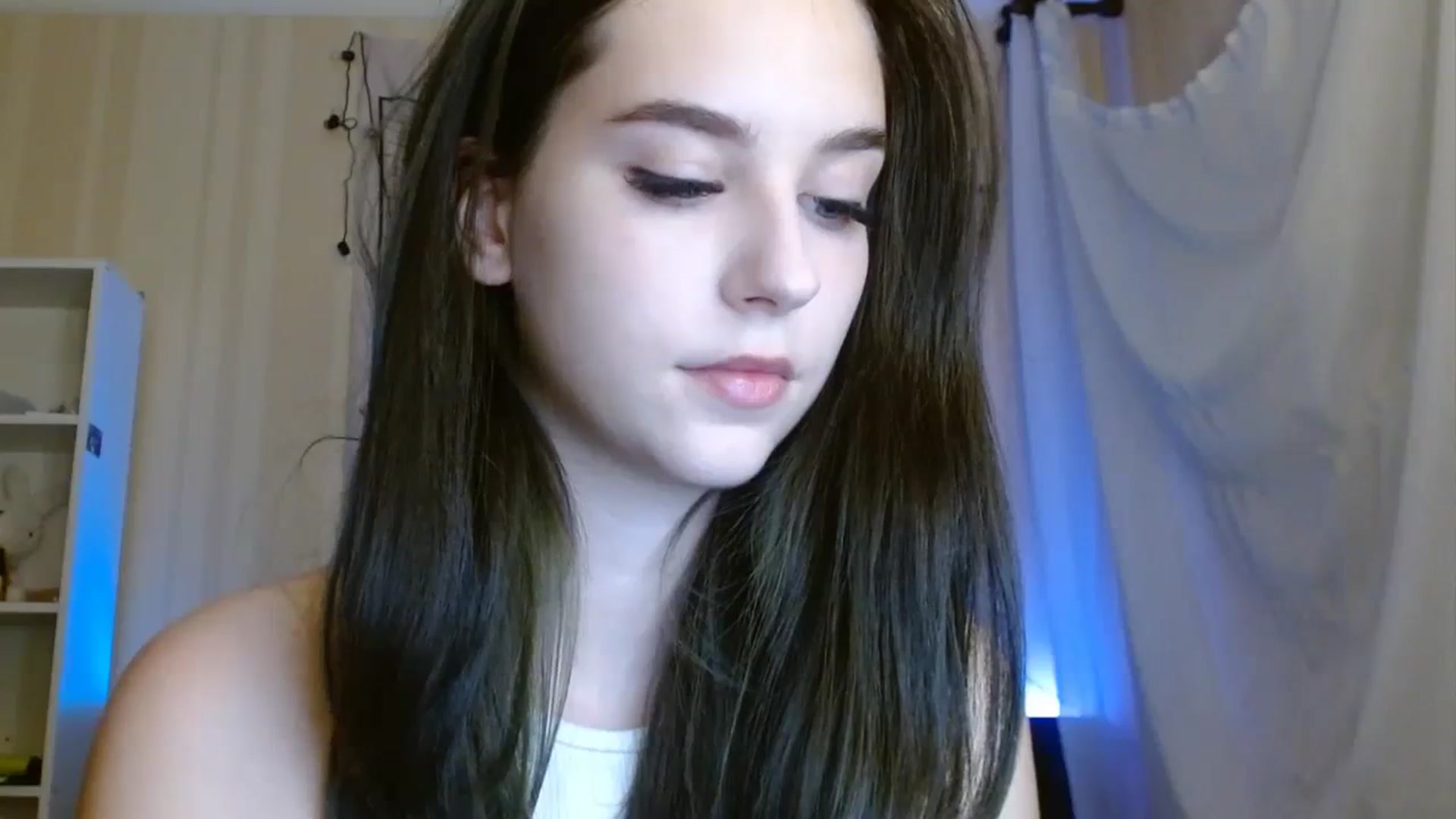 Gallery image thumbnail from ElsieF_'s myfreecams stream on, 10/23/2023, 15:19 image 14 of 20