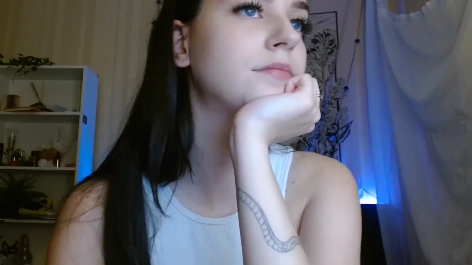 Gallery image thumbnail from ElsieF_'s myfreecams stream on, 10/23/2023, 16:26 image 11 of 20