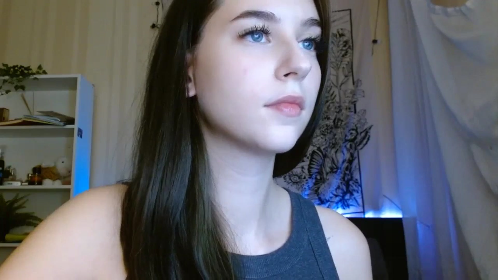Gallery image thumbnail from ElsieF_'s myfreecams stream on, 10/29/2023, 16:55 image 17 of 20
