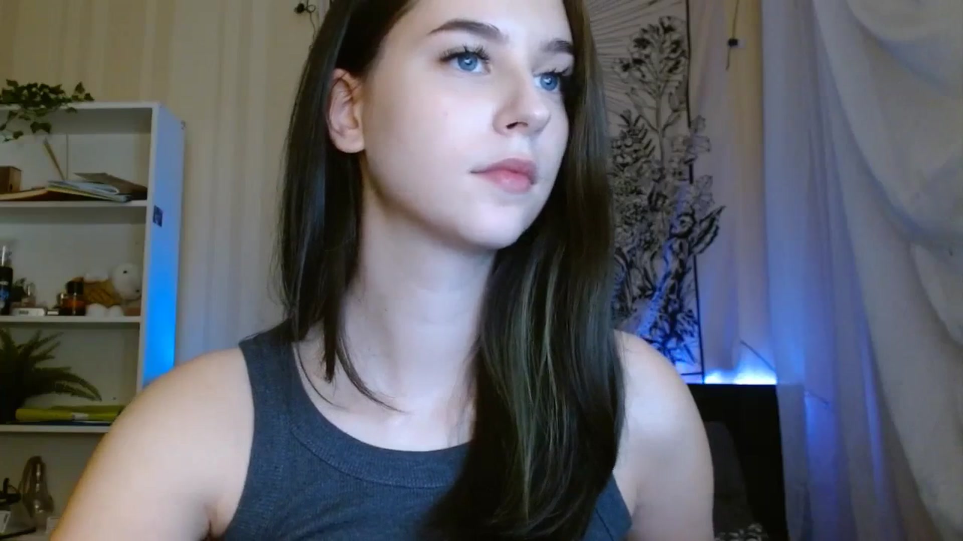Gallery image thumbnail from ElsieF_'s myfreecams stream on, 10/29/2023, 18:41 image 10 of 20