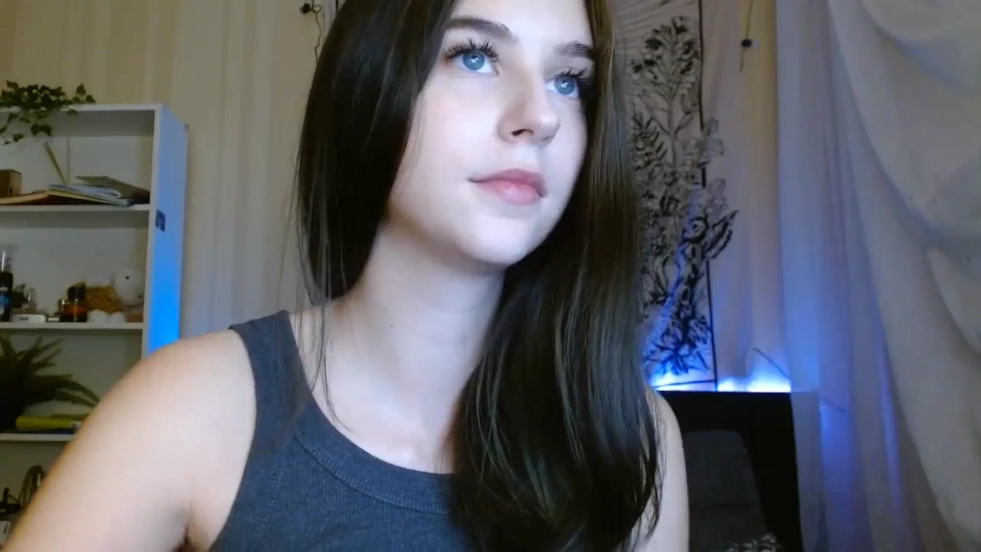 Gallery image thumbnail from ElsieF_'s myfreecams stream on, 10/29/2023, 18:41 image 18 of 20