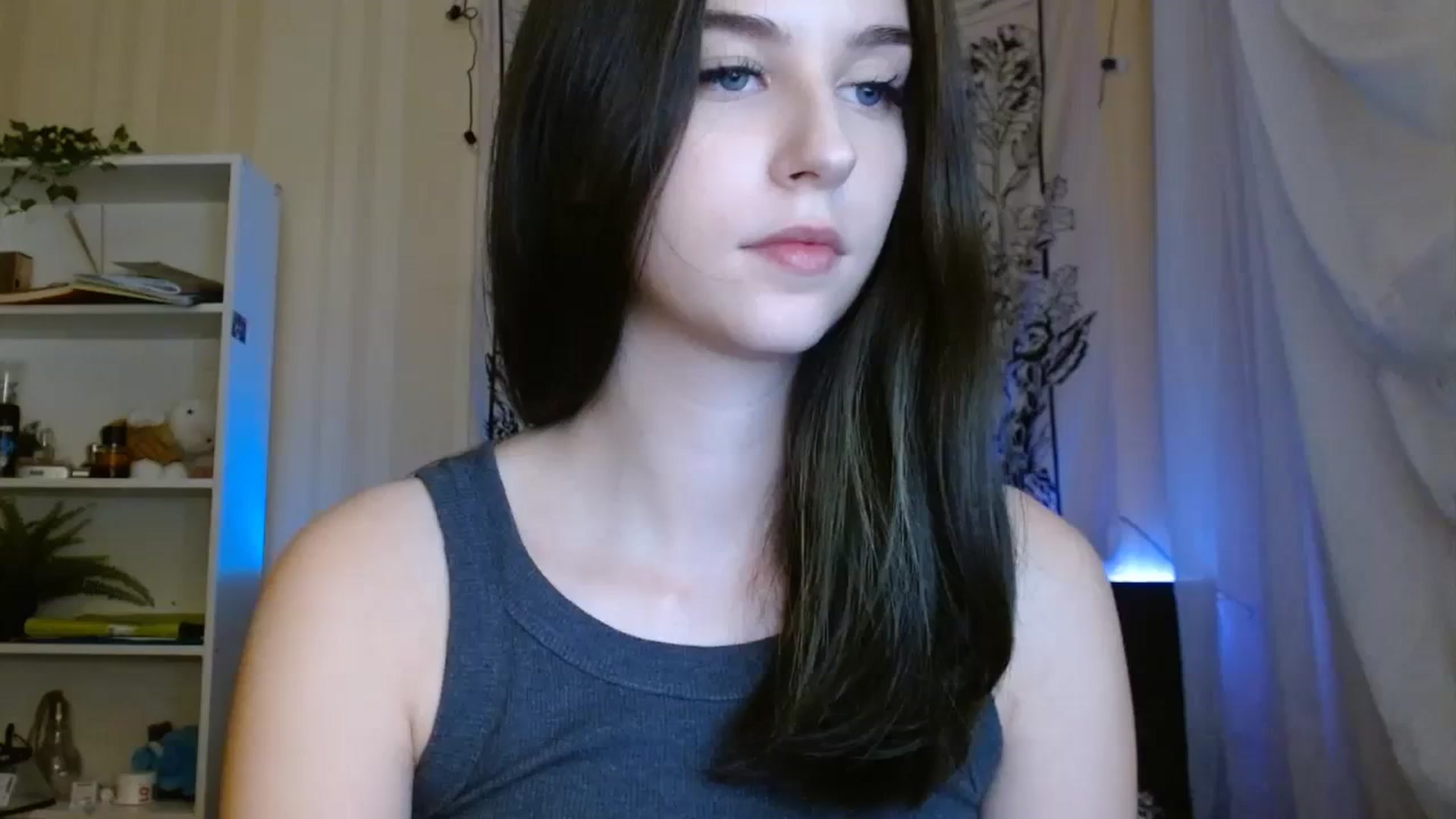 Gallery image thumbnail from ElsieF_'s myfreecams stream on, 10/29/2023, 18:41 image 7 of 20