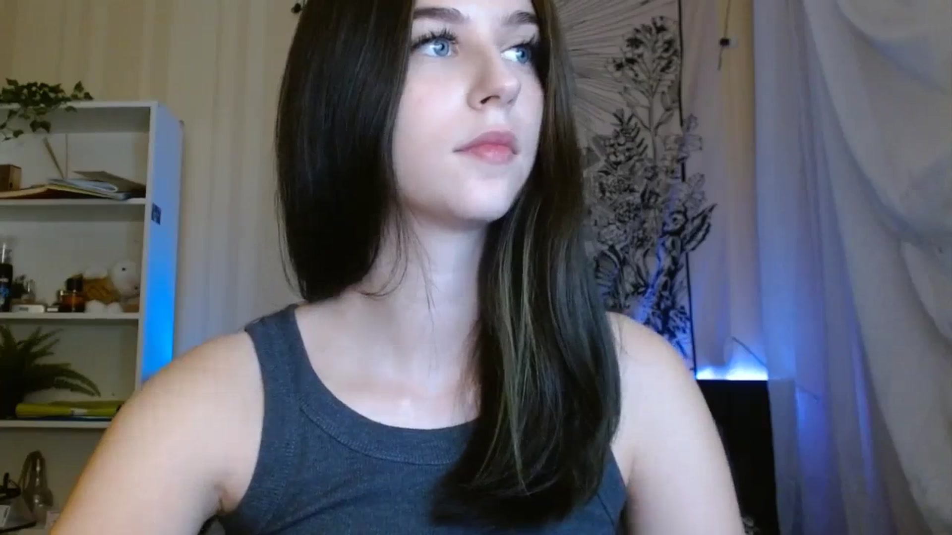 Gallery image thumbnail from ElsieF_'s myfreecams stream on, 10/29/2023, 18:41 image 8 of 20