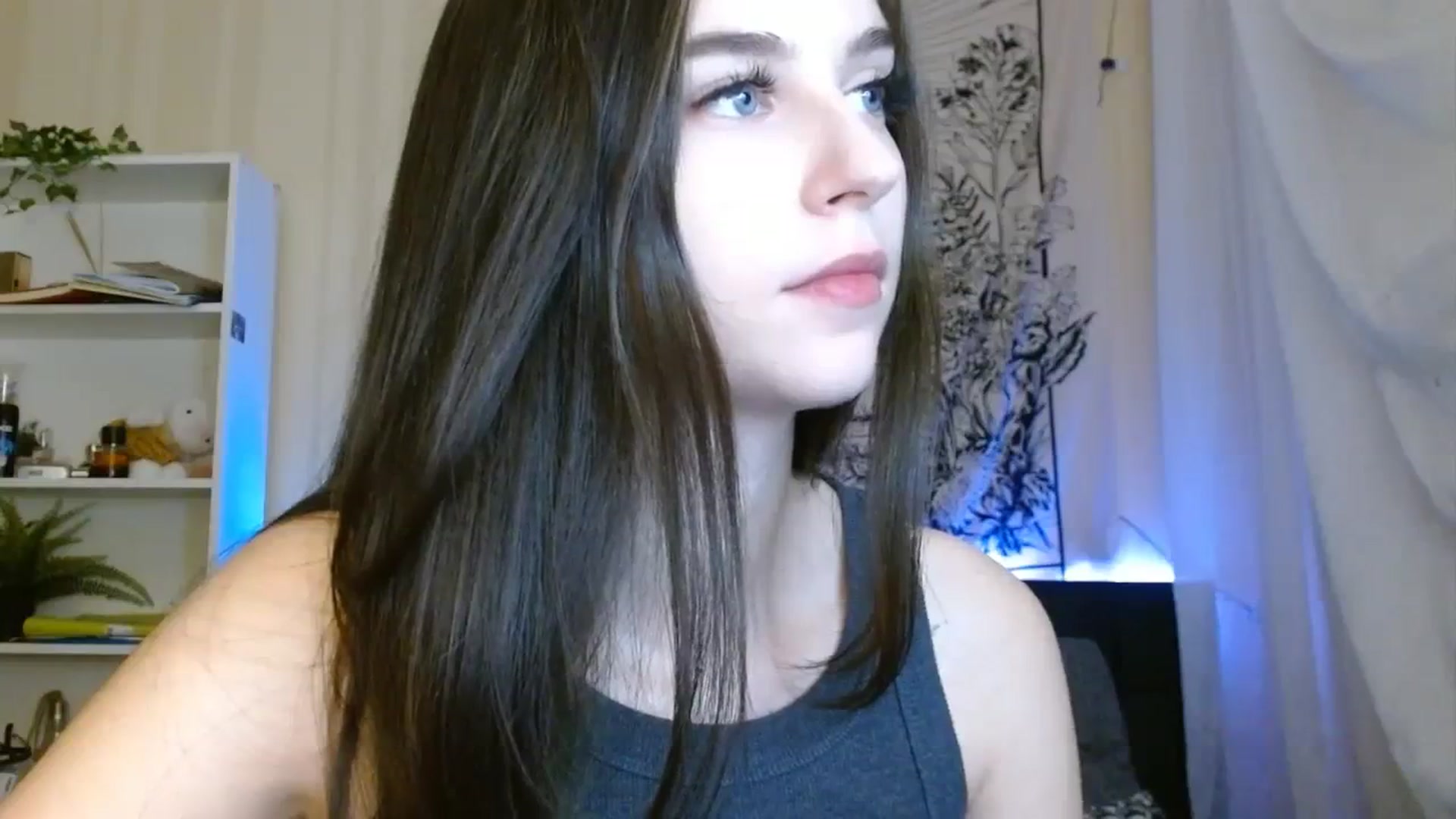 Gallery image thumbnail from ElsieF_'s myfreecams stream on, 10/29/2023, 18:41 image 16 of 20