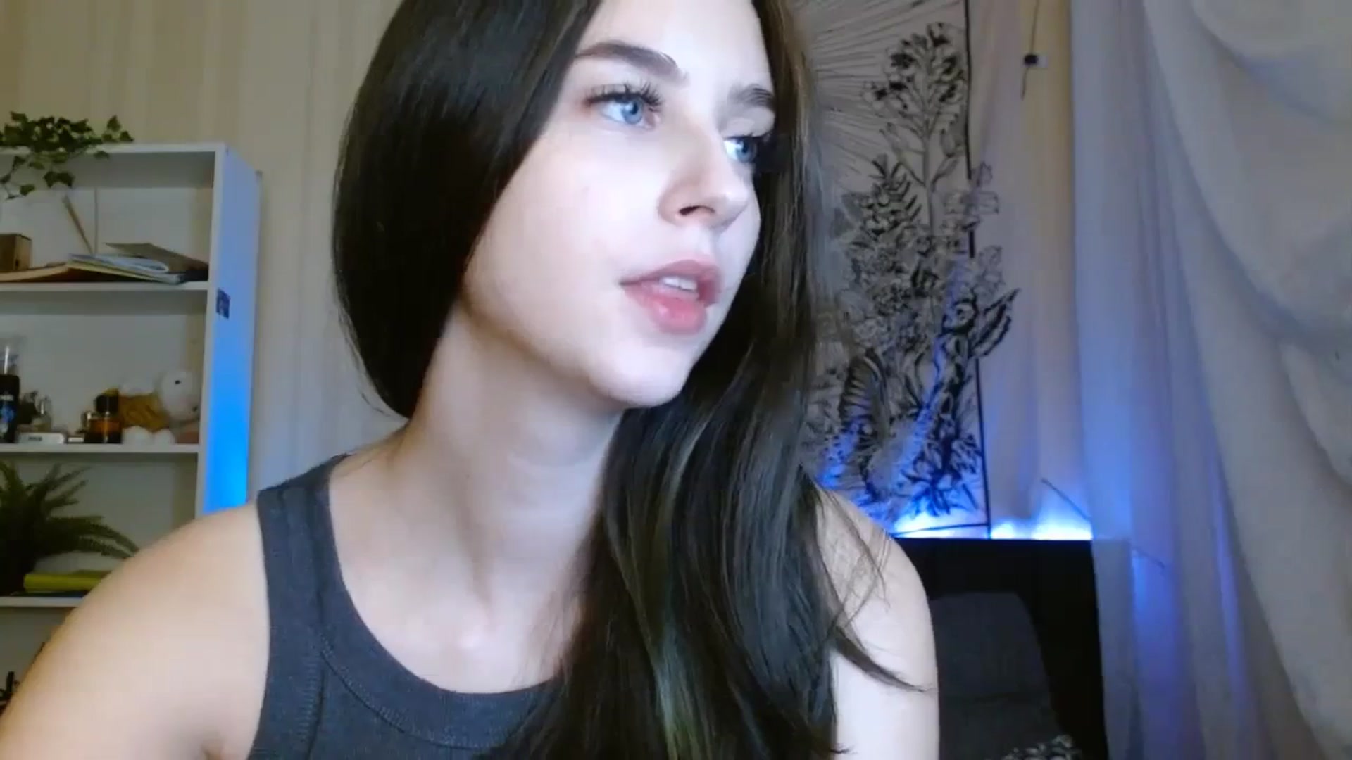 Gallery image thumbnail from ElsieF_'s myfreecams stream on, 10/29/2023, 18:41 image 6 of 20