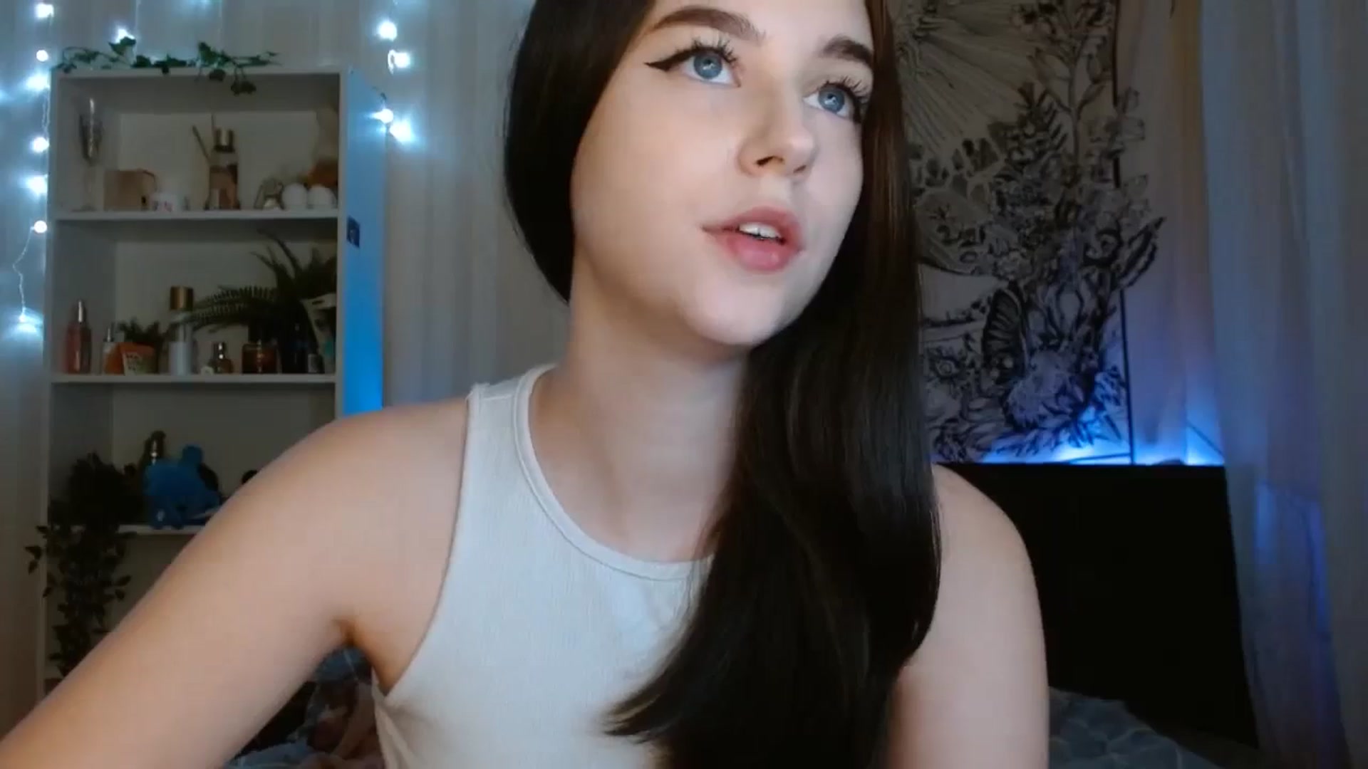 Gallery image thumbnail from ElsieF_'s myfreecams stream on, 11/12/2023, 18:11 image 4 of 20