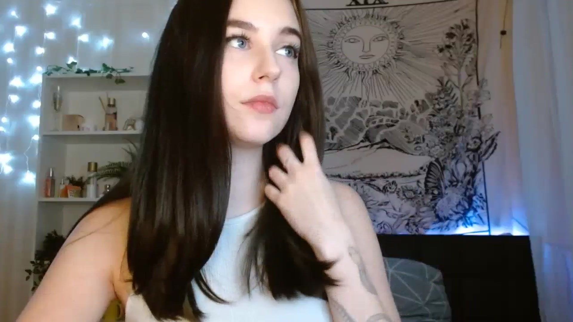 Gallery image thumbnail from ElsieF_'s myfreecams stream on, 11/12/2023, 18:11 image 3 of 20