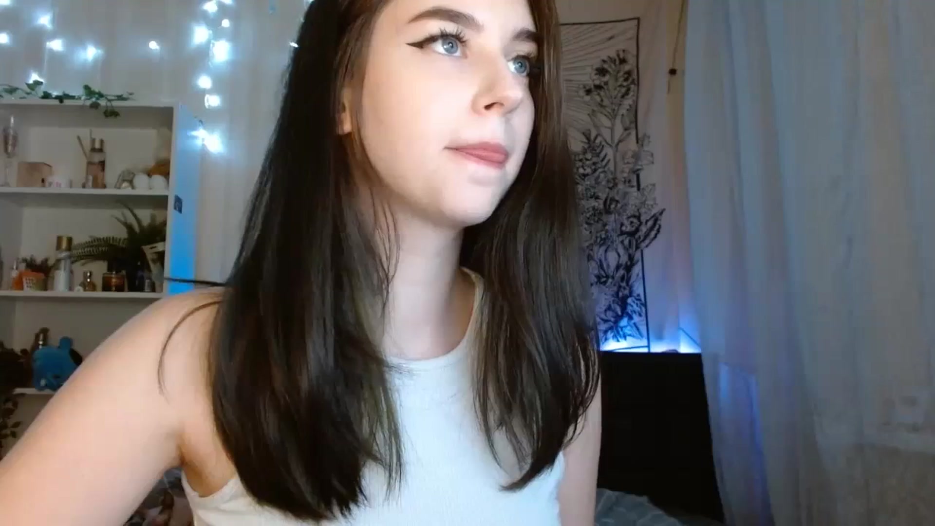 Gallery image thumbnail from ElsieF_'s myfreecams stream on, 11/12/2023, 18:11 image 18 of 20