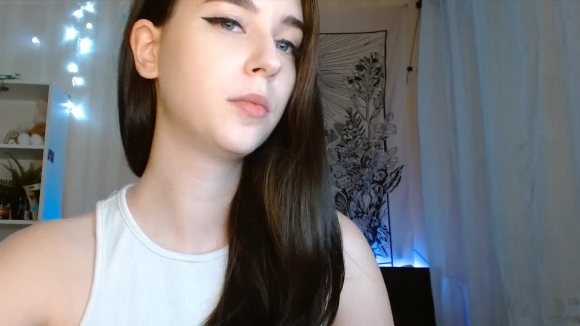 Gallery image thumbnail from ElsieF_'s myfreecams stream on, 11/12/2023, 18:47 image 17 of 20