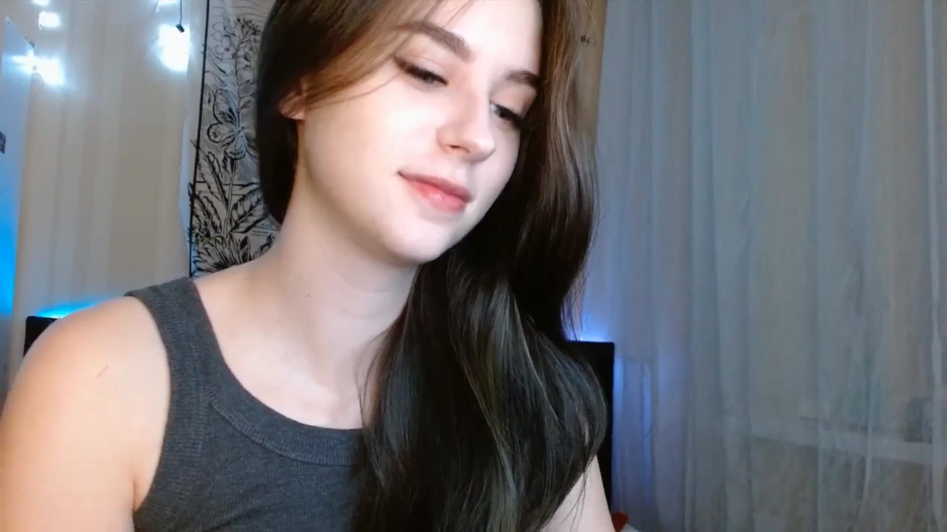 Gallery image thumbnail from ElsieF_'s myfreecams stream on, 11/19/2023, 19:06 image 5 of 20