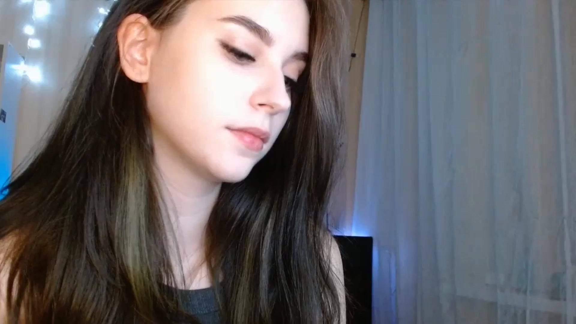 Gallery image thumbnail from ElsieF_'s myfreecams stream on, 11/19/2023, 19:06 image 3 of 20