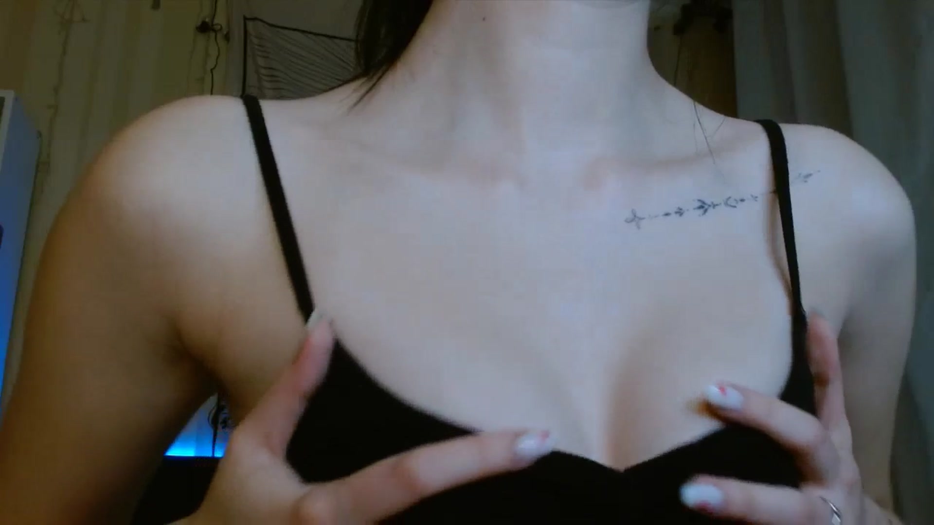 Gallery image thumbnail from ElsieF_'s myfreecams stream on, 12/09/2023, 18:14 image 6 of 20