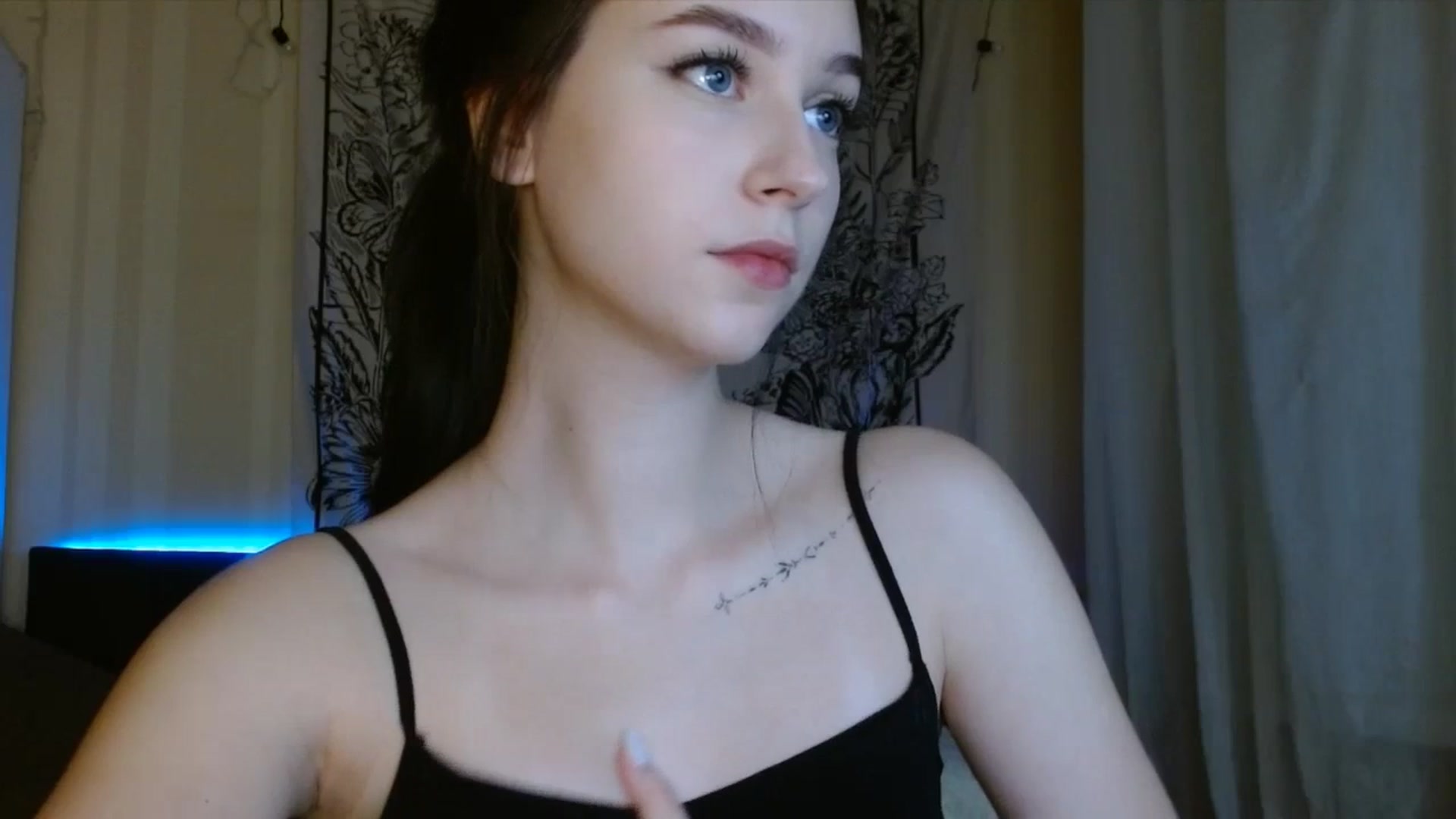 Gallery image thumbnail from ElsieF_'s myfreecams stream on, 12/09/2023, 18:14 image 2 of 20