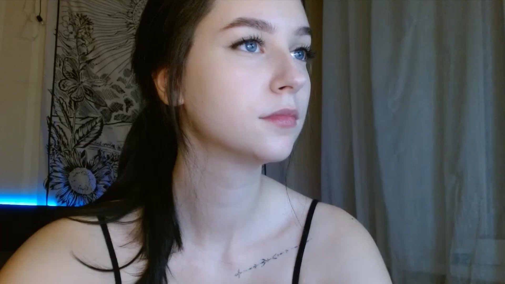 Gallery image thumbnail from ElsieF_'s myfreecams stream on, 12/09/2023, 18:14 image 18 of 20