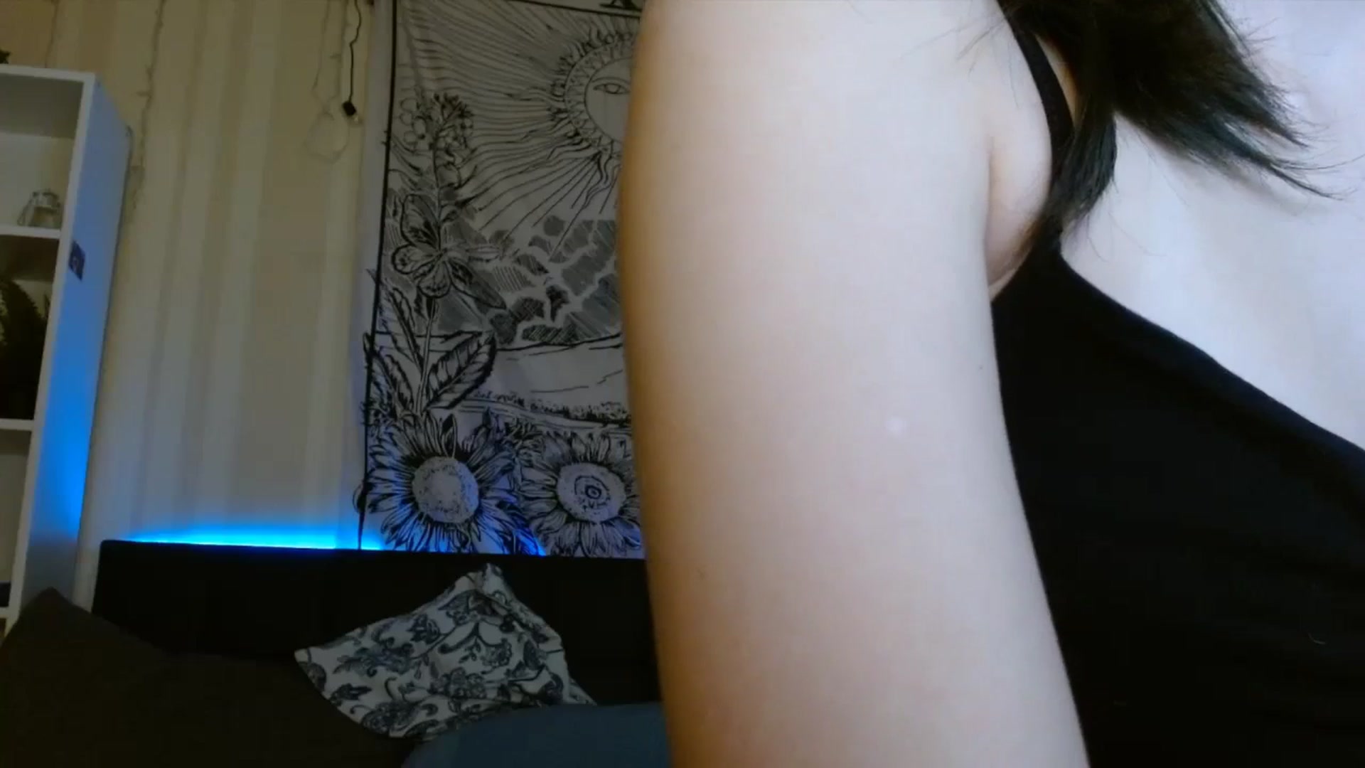 Gallery image thumbnail from ElsieF_'s myfreecams stream on, 12/09/2023, 19:07 image 18 of 20