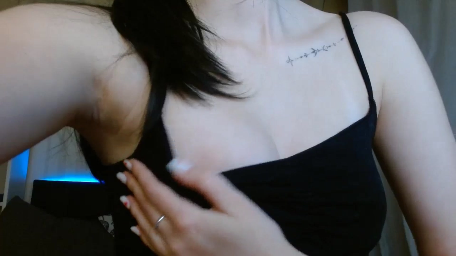 Gallery image thumbnail from ElsieF_'s myfreecams stream on, 12/09/2023, 19:07 image 16 of 20