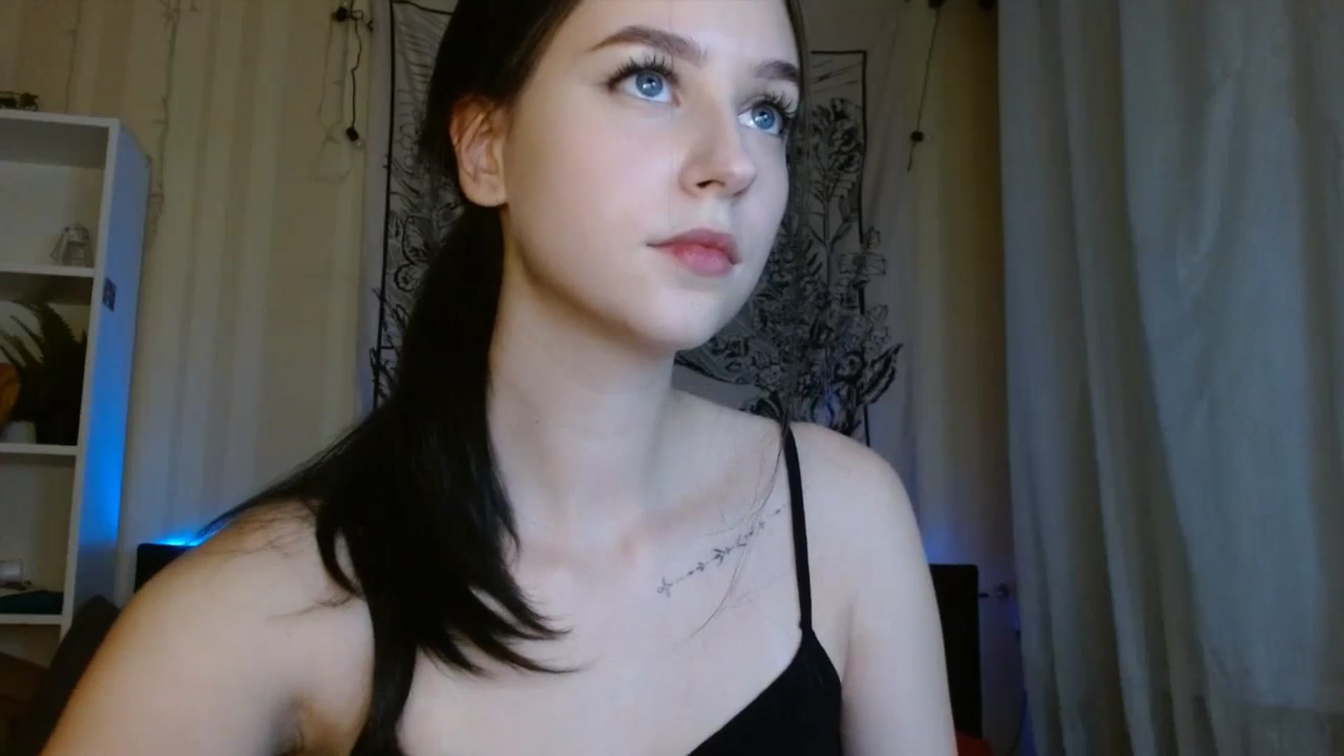 Gallery image thumbnail from ElsieF_'s myfreecams stream on, 12/09/2023, 19:07 image 15 of 20