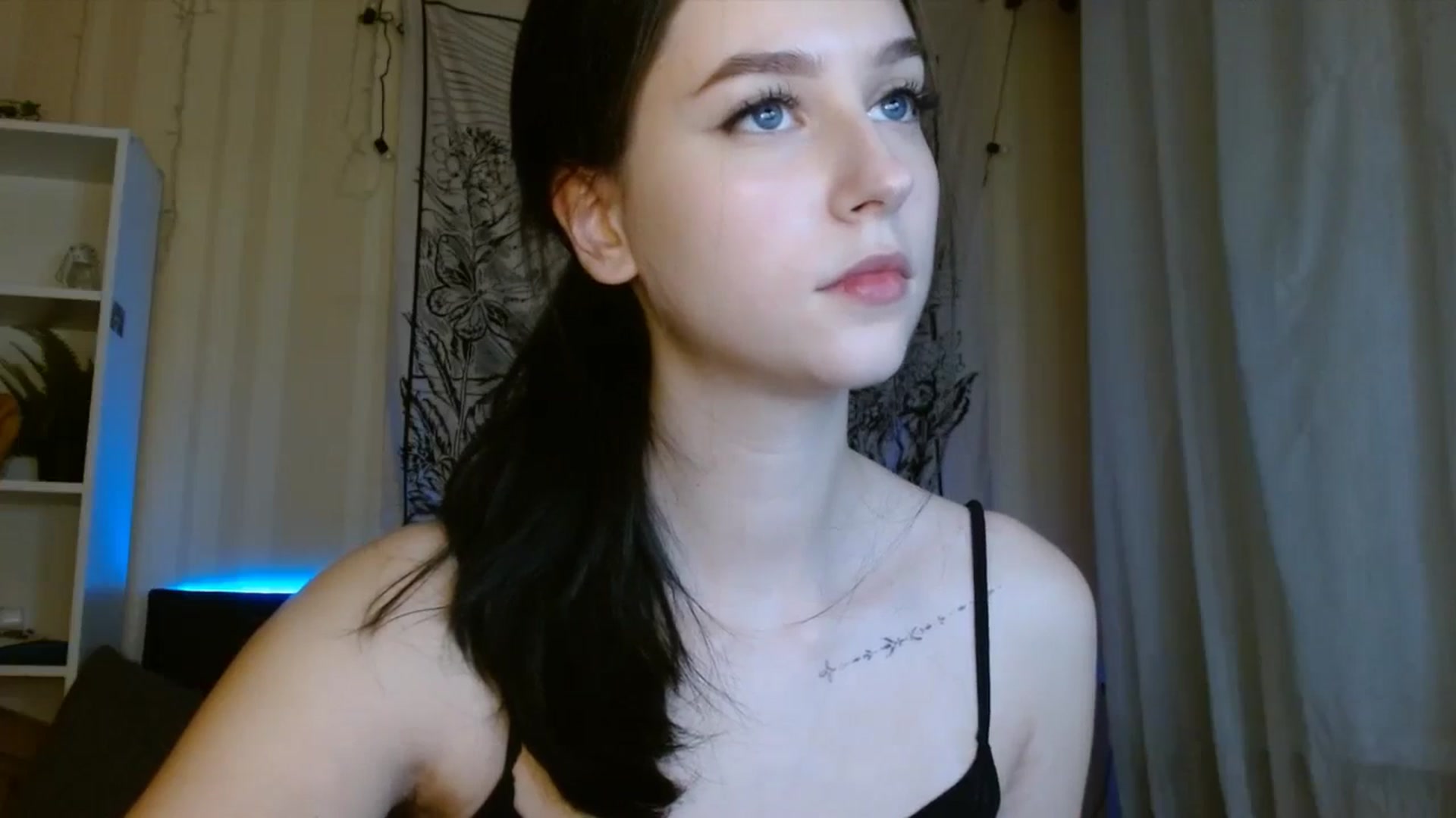 Gallery image thumbnail from ElsieF_'s myfreecams stream on, 12/09/2023, 19:07 image 8 of 20