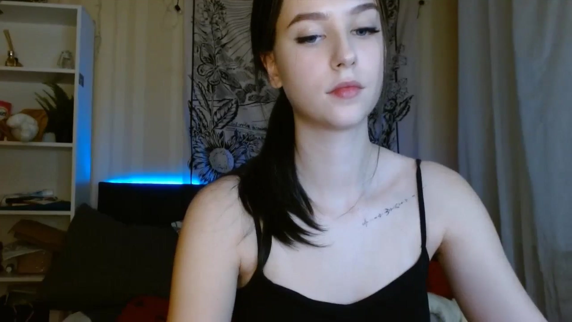 Gallery image thumbnail from ElsieF_'s myfreecams stream on, 12/09/2023, 19:07 image 19 of 20