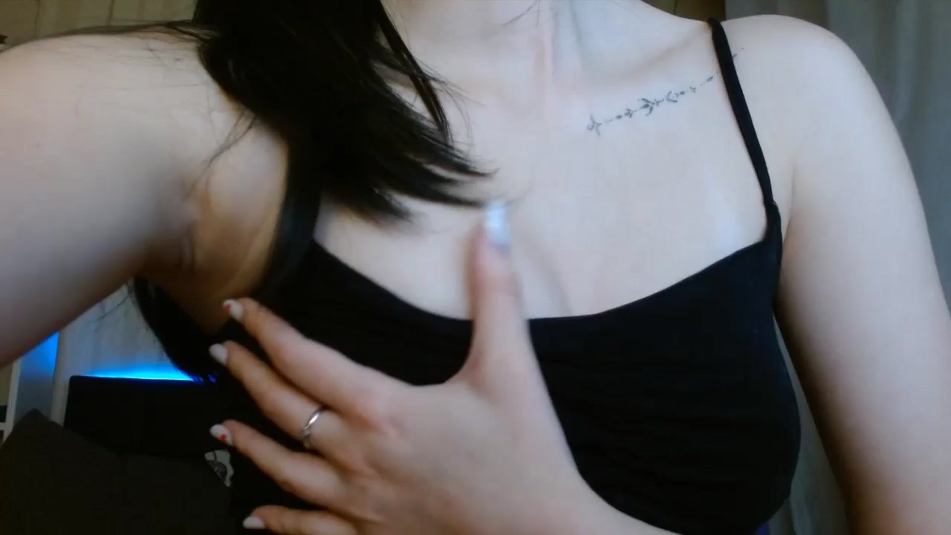 Gallery image thumbnail from ElsieF_'s myfreecams stream on, 12/09/2023, 19:07 image 17 of 20