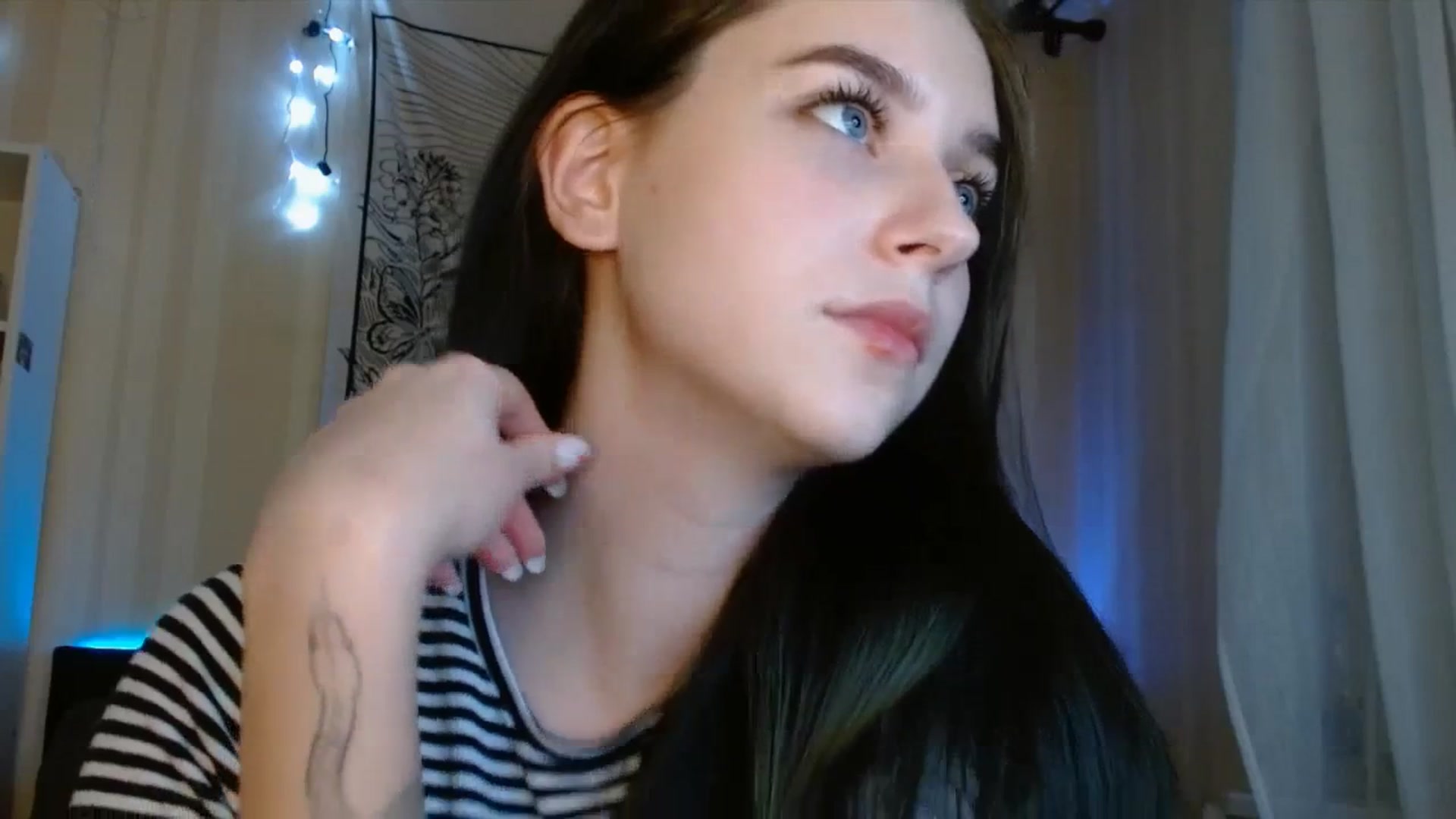 Gallery image thumbnail from ElsieF_'s myfreecams stream on, 12/13/2023, 19:35 image 12 of 20