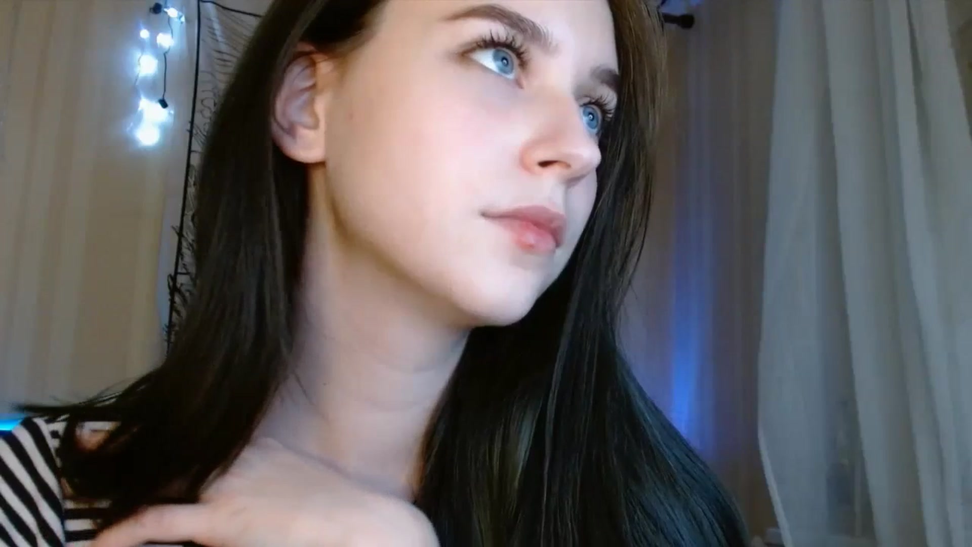 Gallery image thumbnail from ElsieF_'s myfreecams stream on, 12/13/2023, 19:35 image 13 of 20