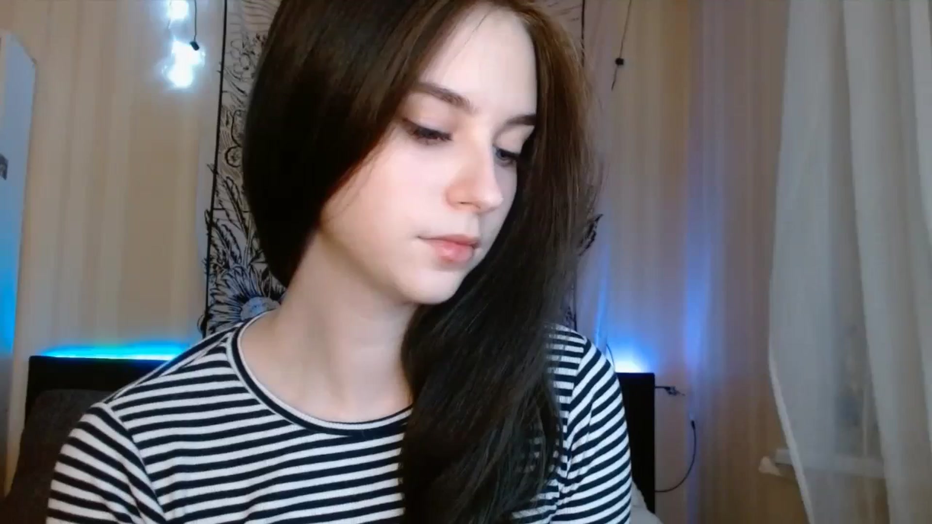 Gallery image thumbnail from ElsieF_'s myfreecams stream on, 12/13/2023, 19:35 image 14 of 20