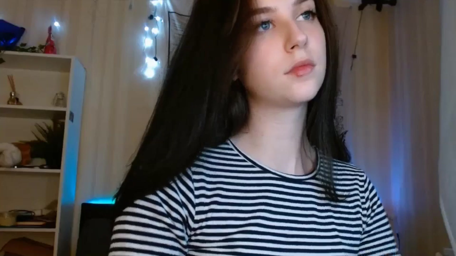 Gallery image thumbnail from ElsieF_'s myfreecams stream on, 12/13/2023, 19:35 image 8 of 20