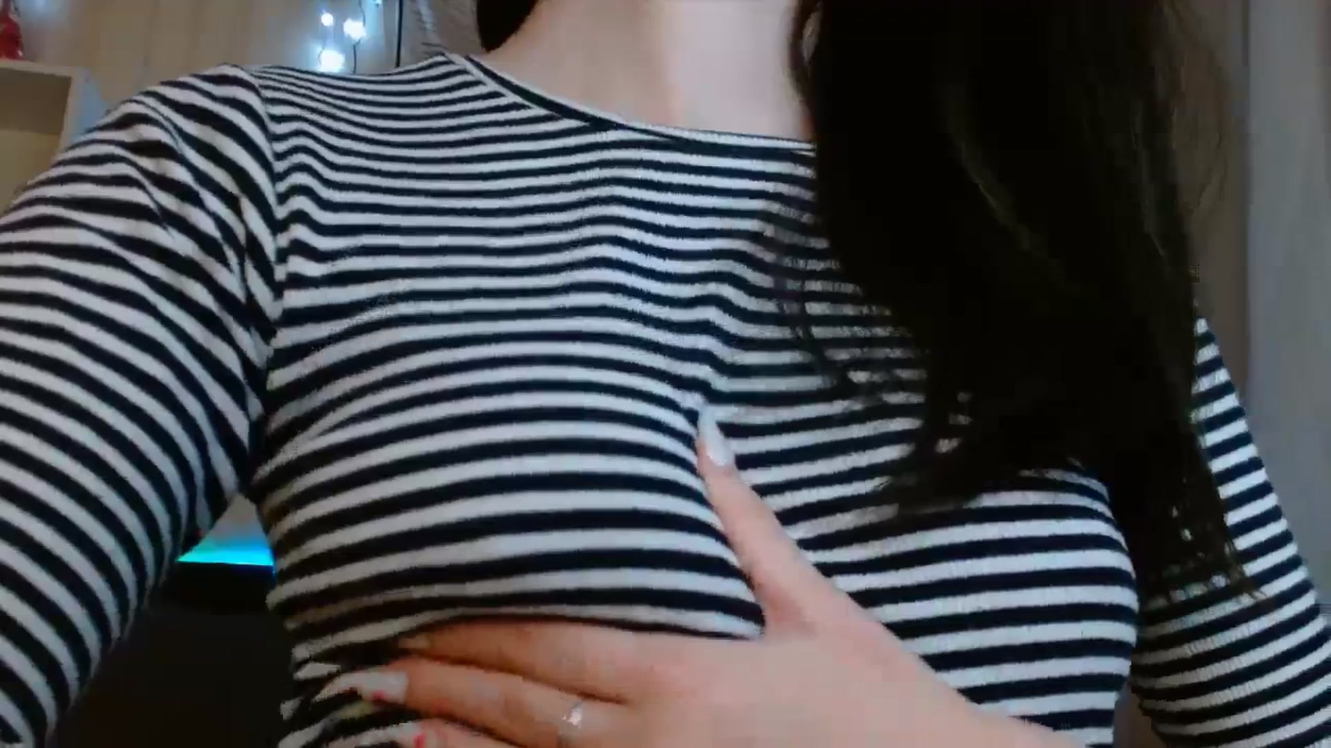 Gallery image thumbnail from ElsieF_'s myfreecams stream on, 12/13/2023, 19:35 image 16 of 20