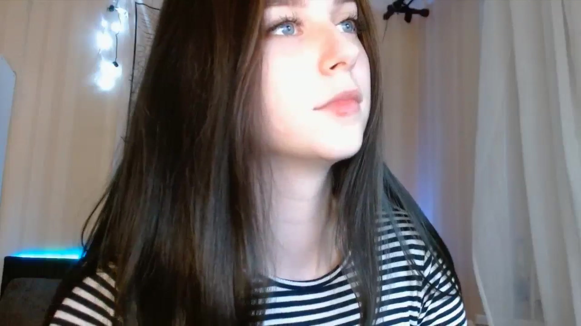 Gallery image thumbnail from ElsieF_'s myfreecams stream on, 12/13/2023, 19:35 image 9 of 20