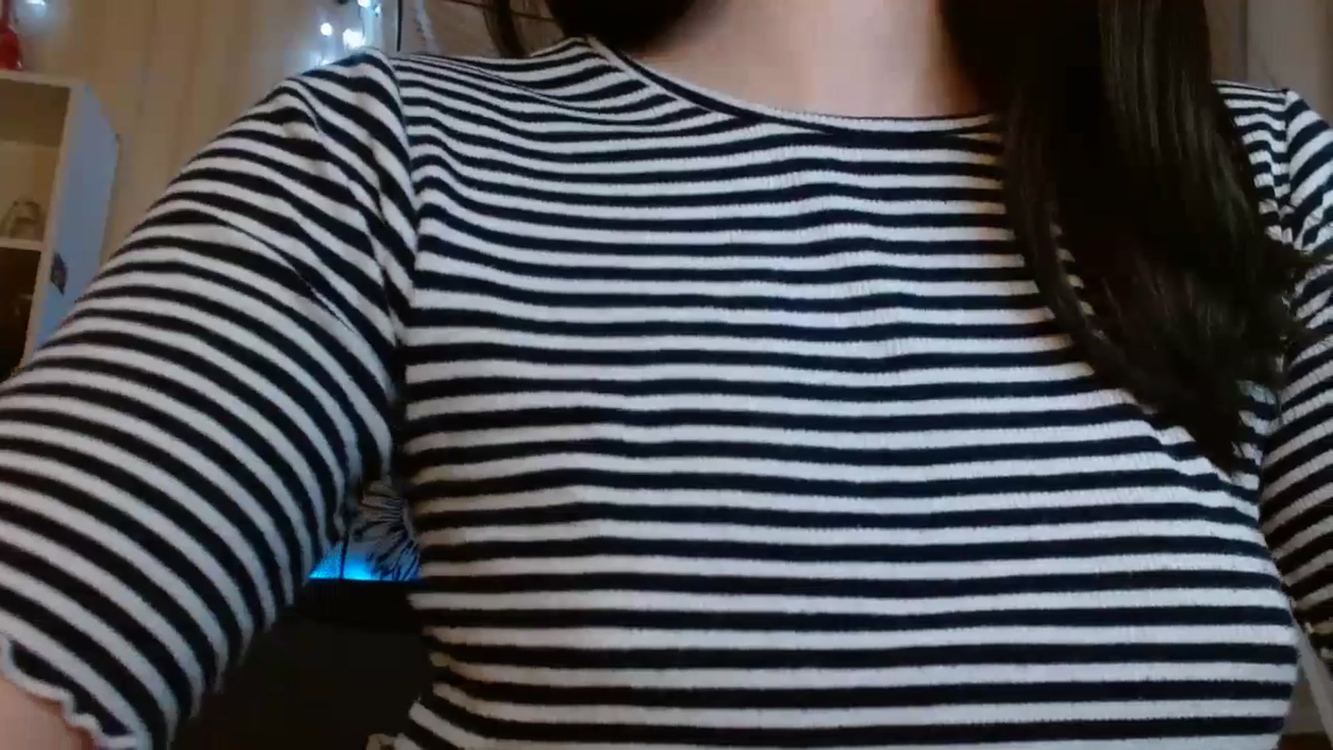 Gallery image thumbnail from ElsieF_'s myfreecams stream on, 12/13/2023, 19:35 image 17 of 20