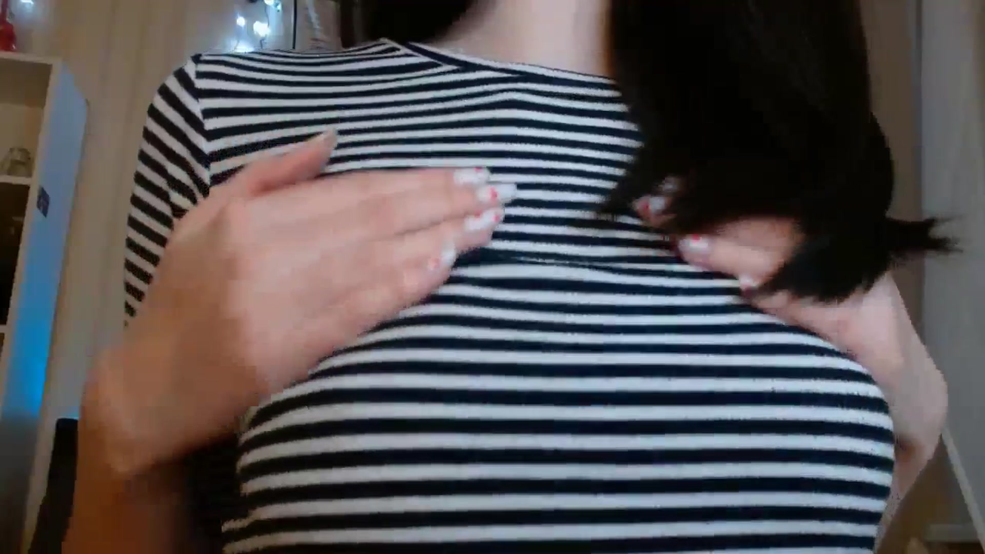 Gallery image thumbnail from ElsieF_'s myfreecams stream on, 12/13/2023, 19:35 image 18 of 20