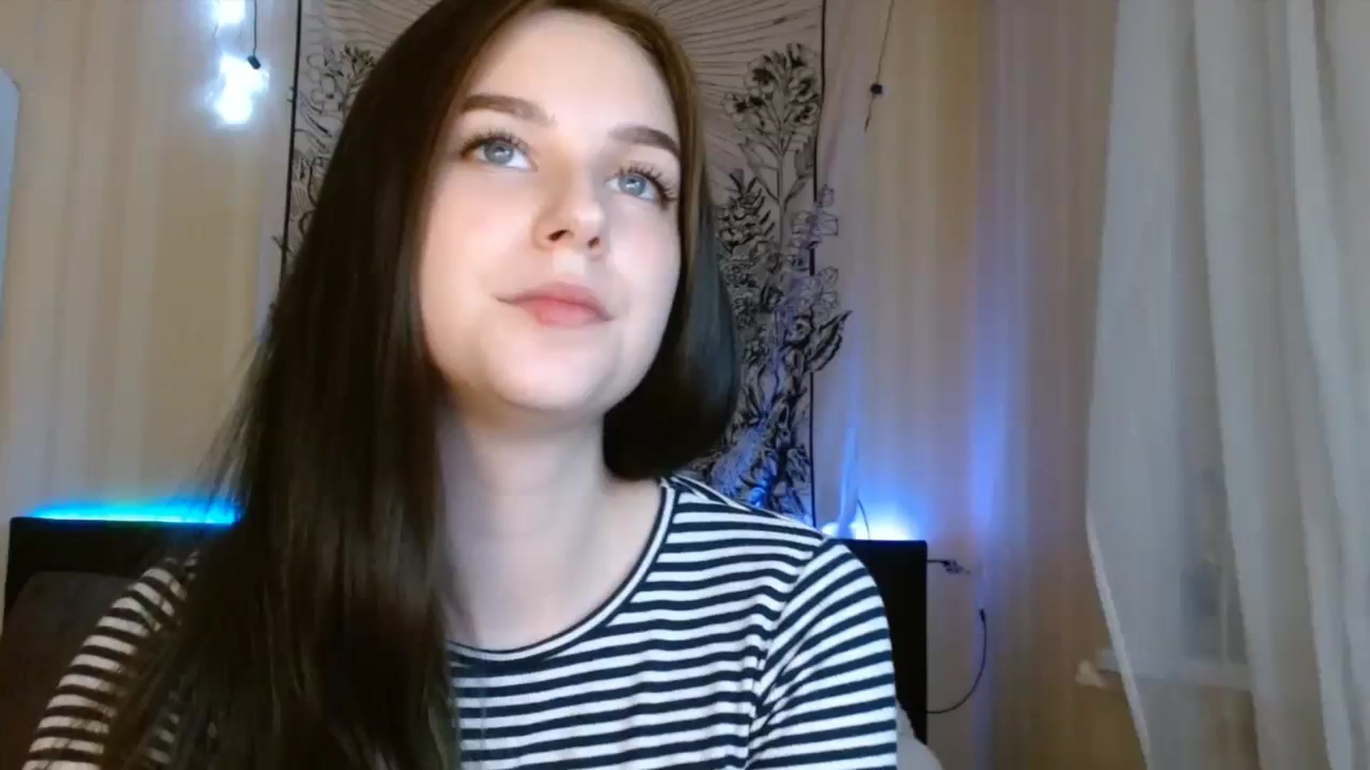 Gallery image thumbnail from ElsieF_'s myfreecams stream on, 12/13/2023, 20:35 image 13 of 20