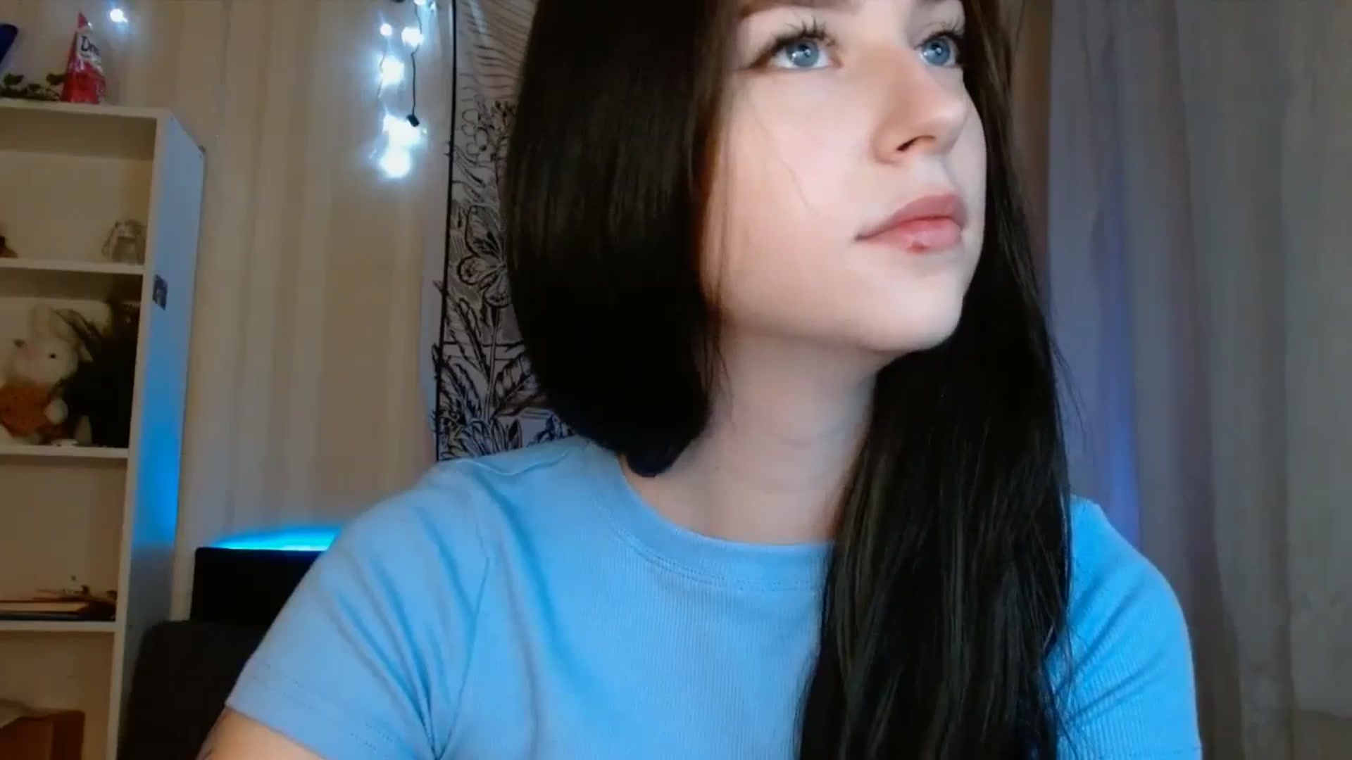 Gallery image thumbnail from ElsieF_'s myfreecams stream on, 12/16/2023, 03:00 image 4 of 20