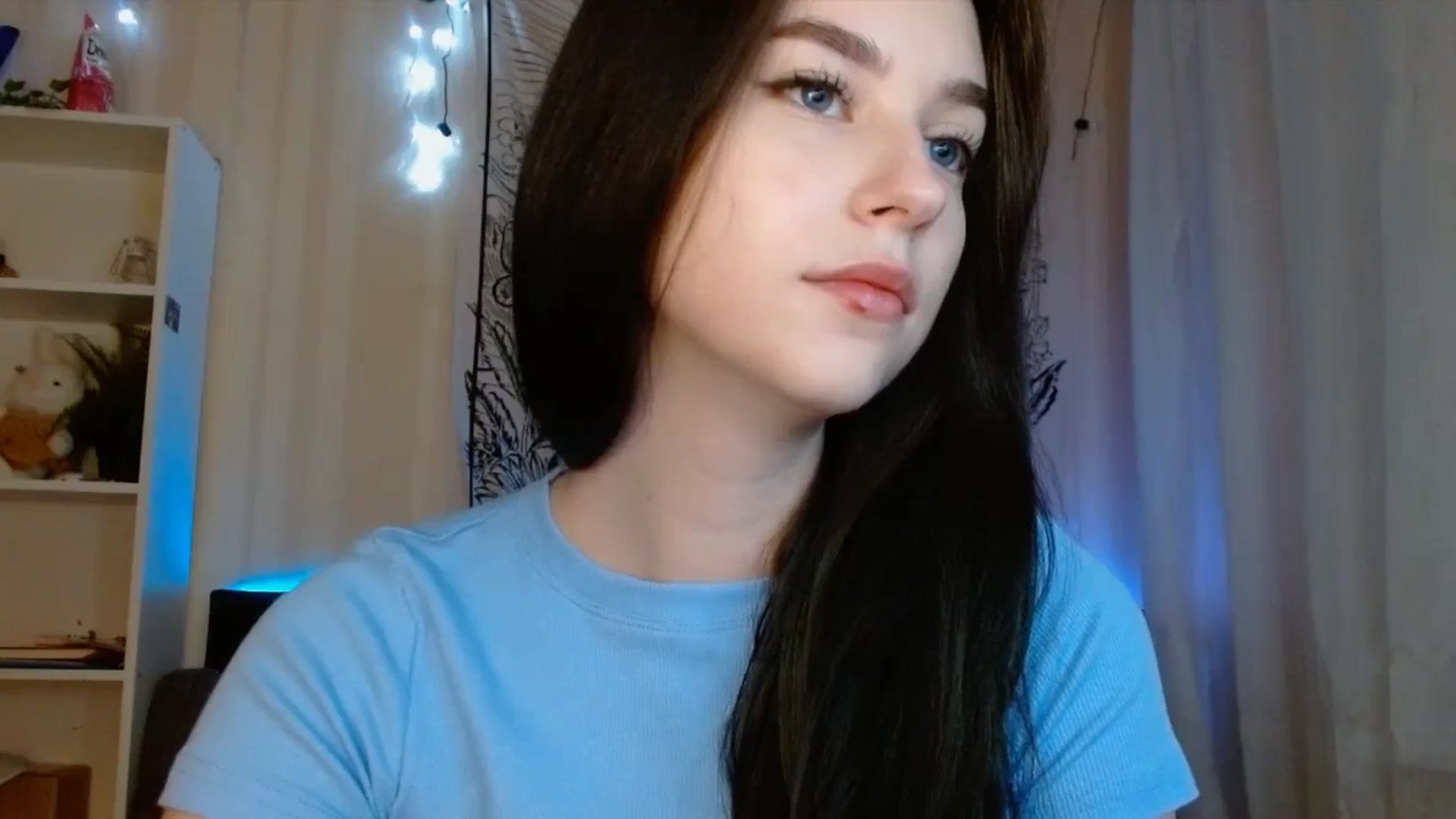 Gallery image thumbnail from ElsieF_'s myfreecams stream on, 12/16/2023, 03:00 image 3 of 20
