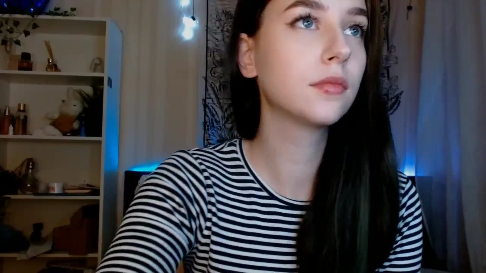 Gallery image thumbnail from ElsieF_'s myfreecams stream on, 12/17/2023, 17:52 image 5 of 20