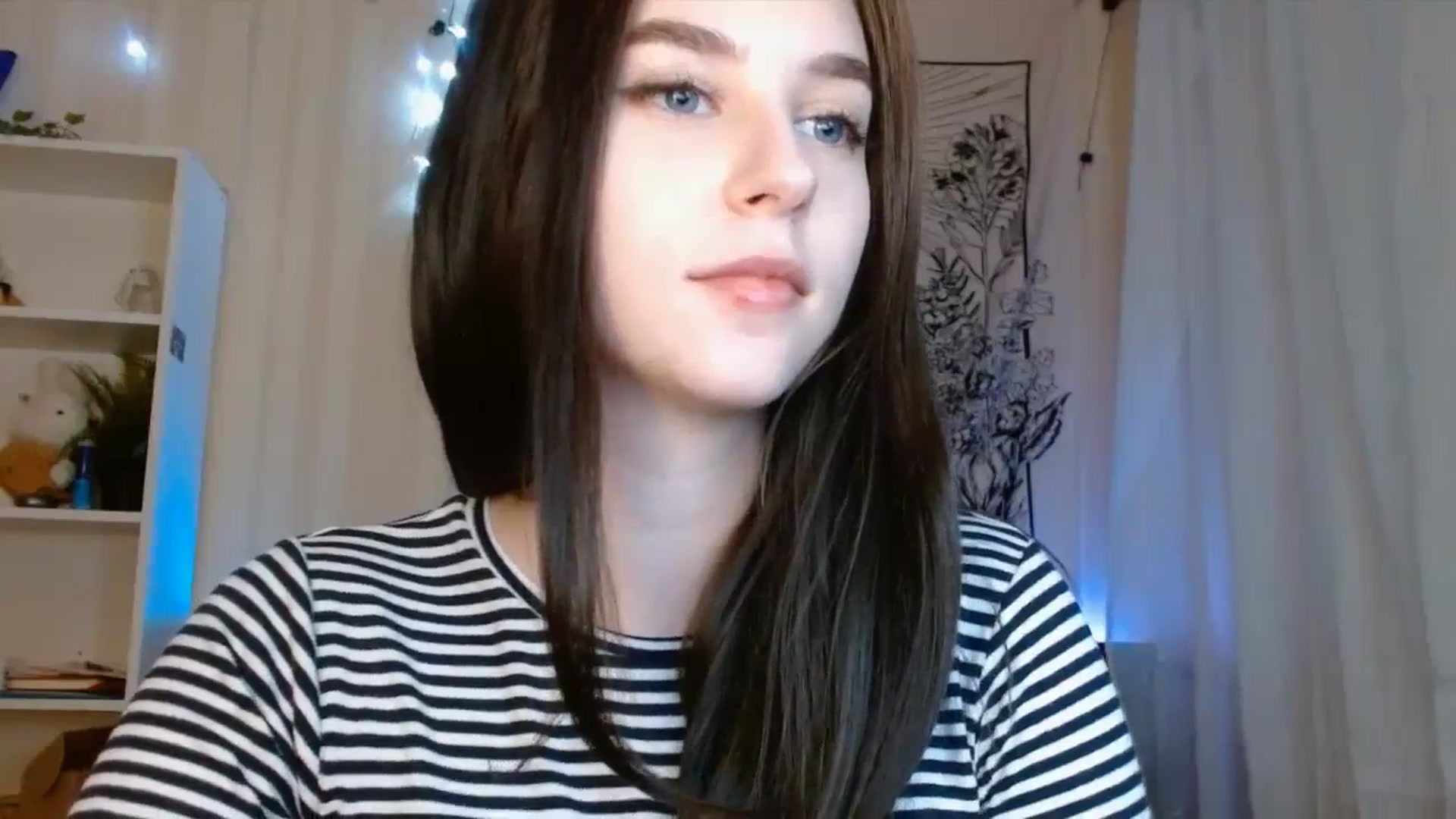 Gallery image thumbnail from ElsieF_'s myfreecams stream on, 12/17/2023, 17:52 image 19 of 20