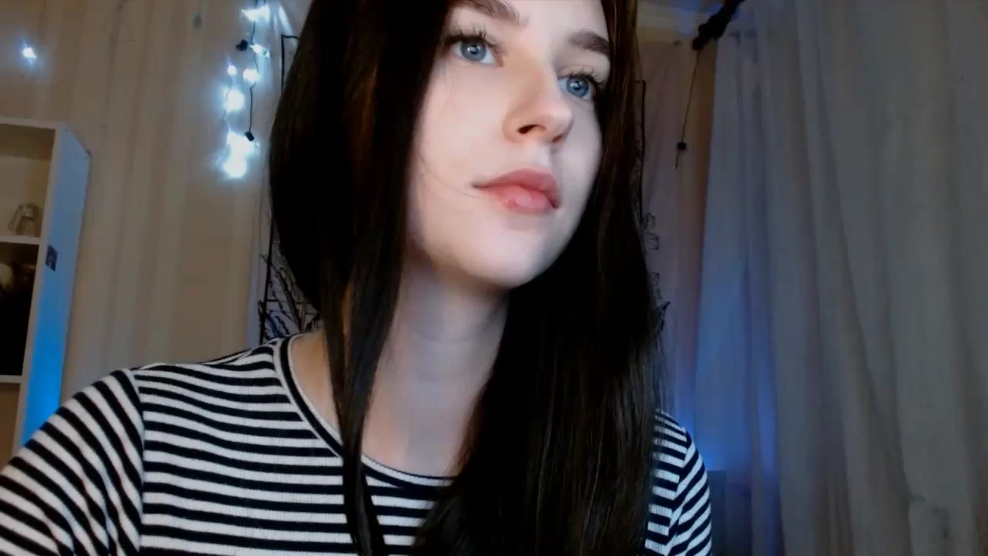 Gallery image thumbnail from ElsieF_'s myfreecams stream on, 12/17/2023, 17:52 image 7 of 20