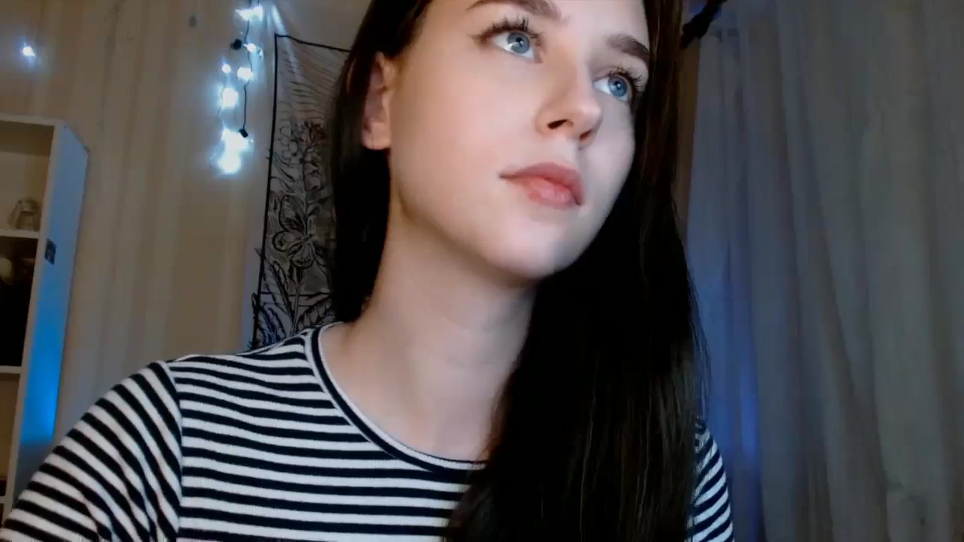 Gallery image thumbnail from ElsieF_'s myfreecams stream on, 12/17/2023, 17:52 image 6 of 20