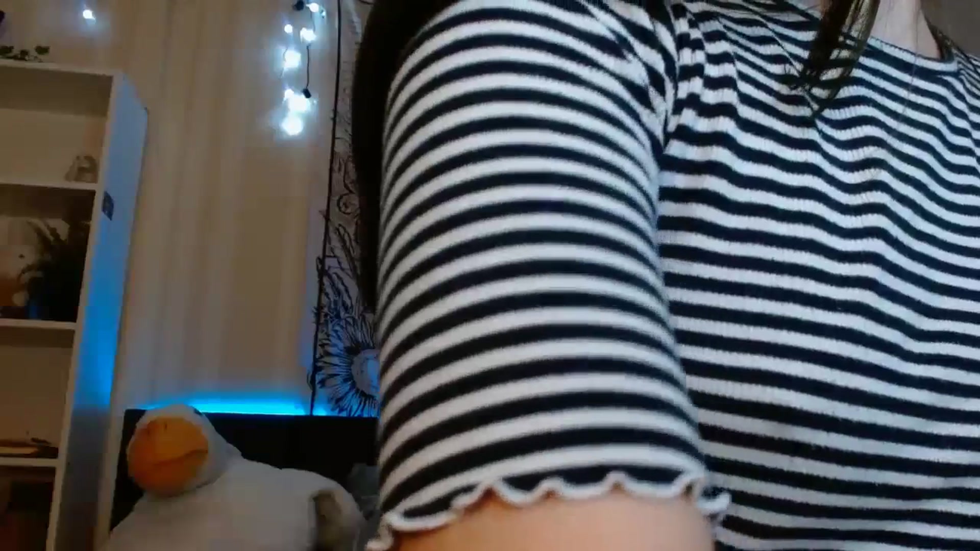 Gallery image thumbnail from ElsieF_'s myfreecams stream on, 12/17/2023, 19:18 image 16 of 20