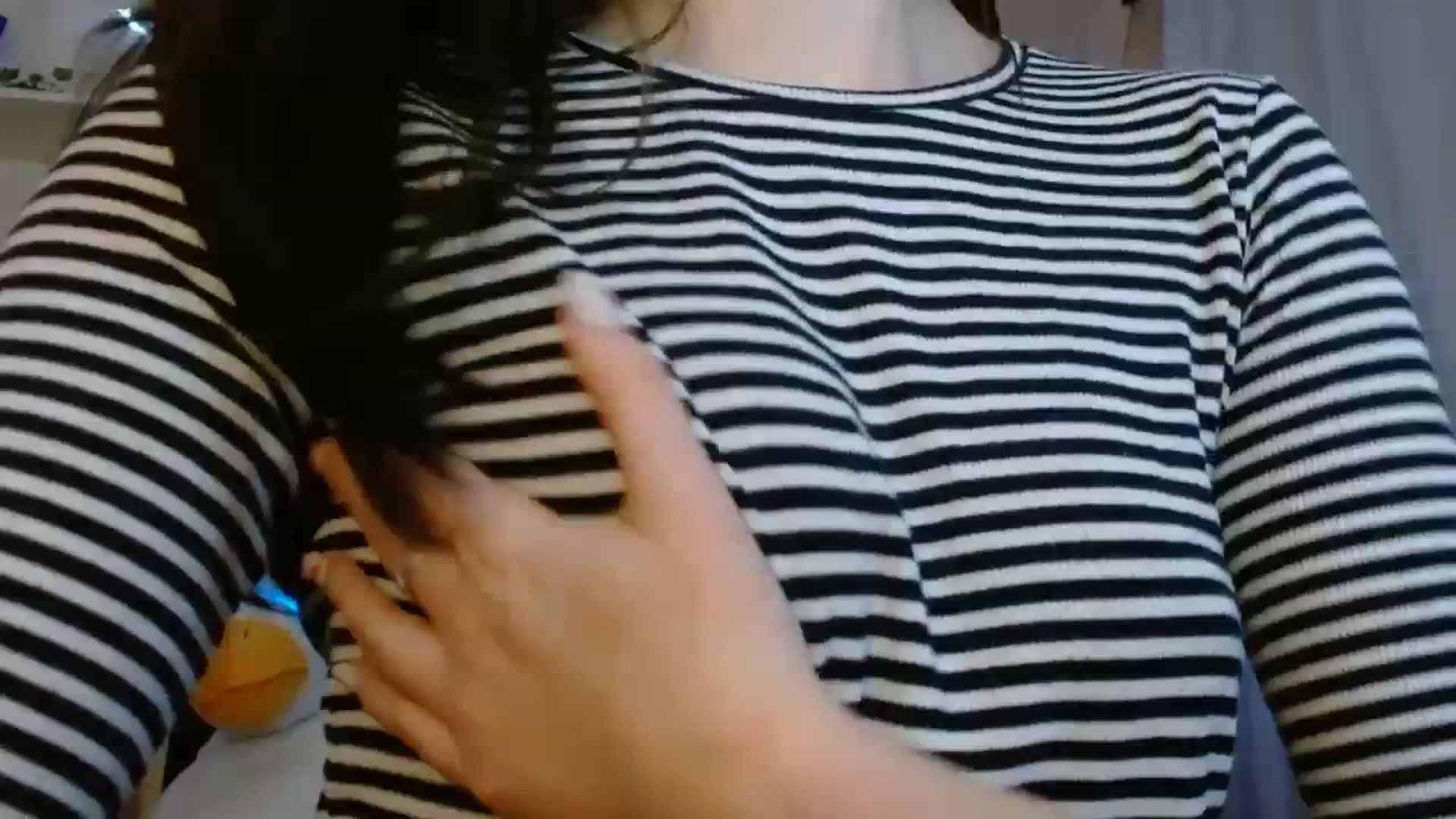 Gallery image thumbnail from ElsieF_'s myfreecams stream on, 12/17/2023, 19:18 image 17 of 20