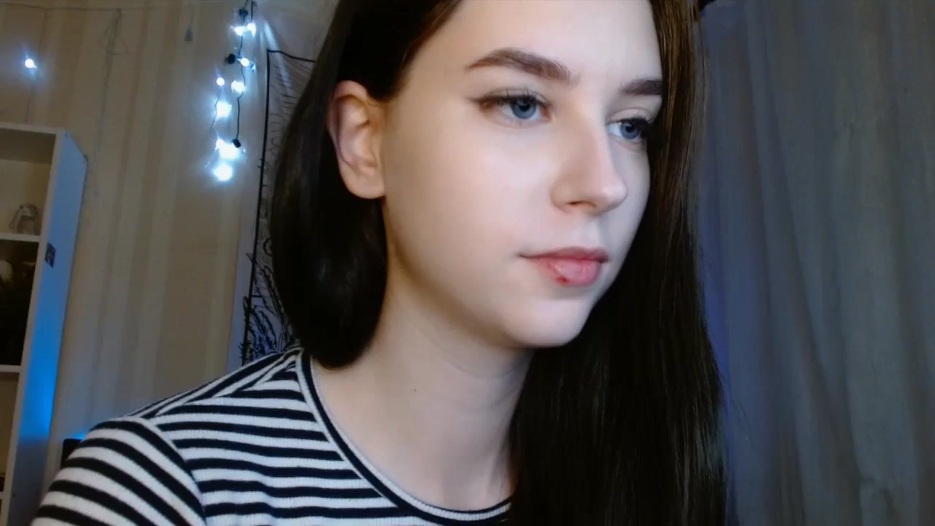 Gallery image thumbnail from ElsieF_'s myfreecams stream on, 12/17/2023, 19:18 image 1 of 20