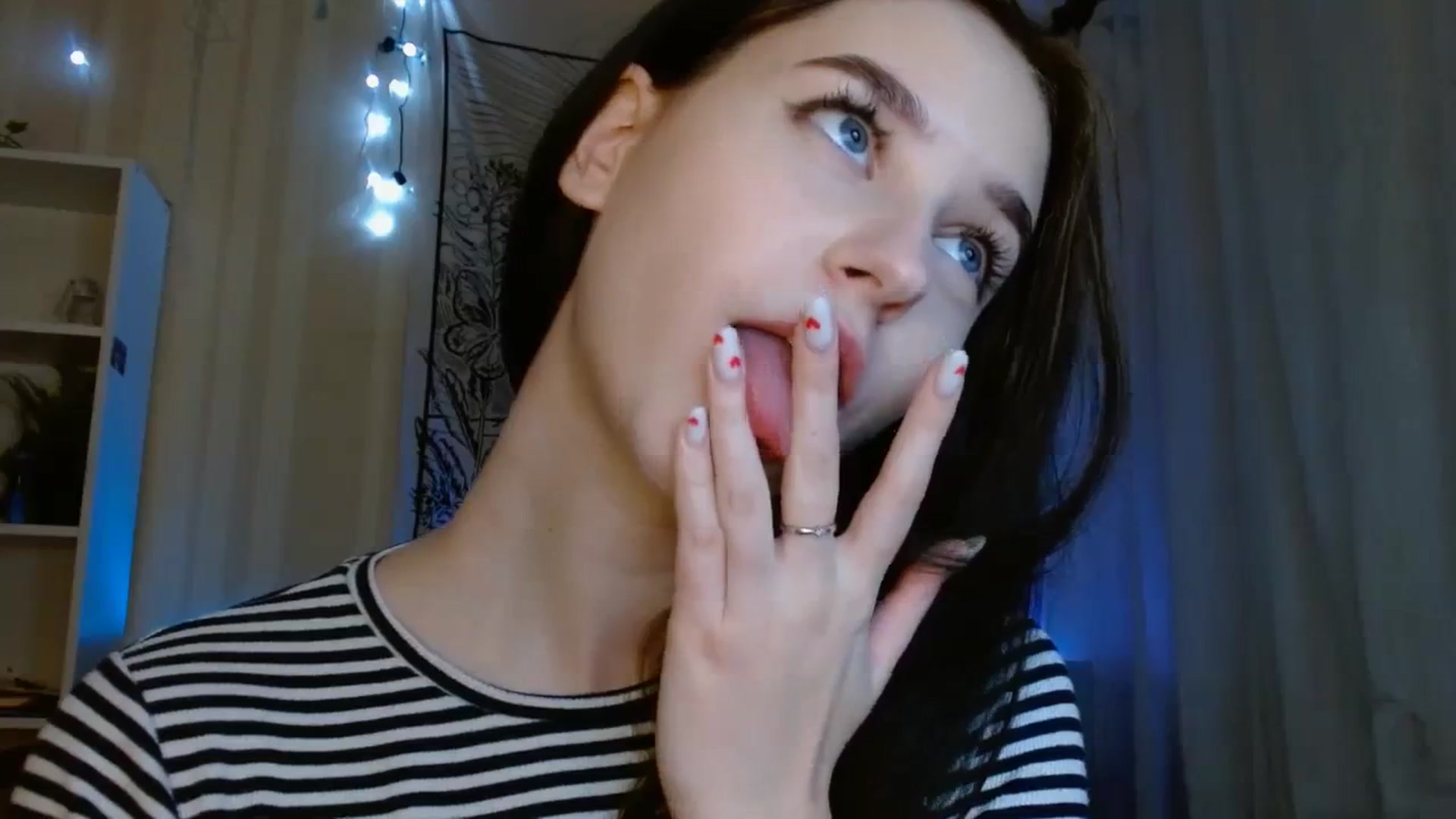 Gallery image thumbnail from ElsieF_'s myfreecams stream on, 12/17/2023, 19:18 image 11 of 20
